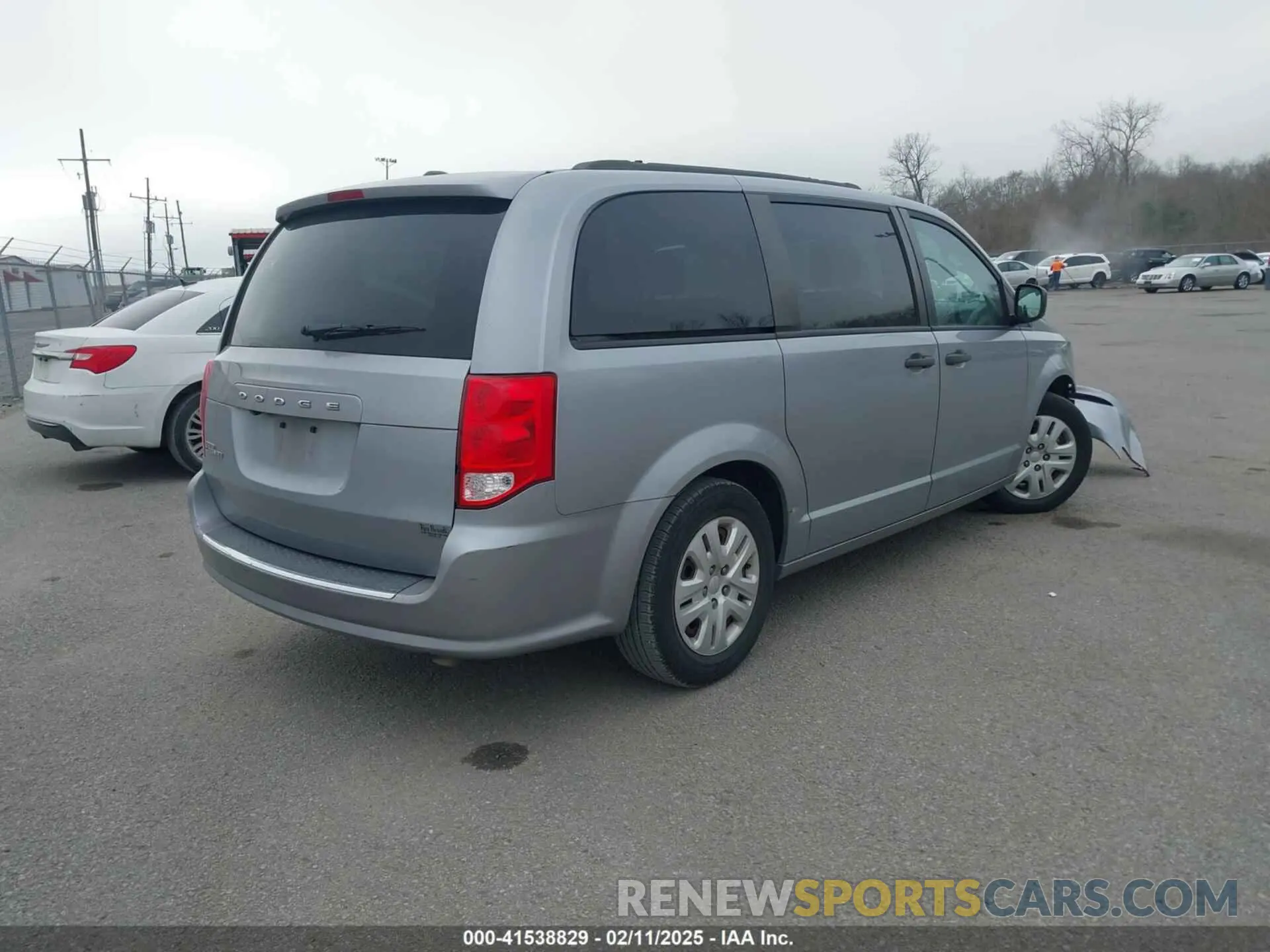 4 Photograph of a damaged car 2C4RDGBG2KR547780 DODGE GRAND CARAVAN 2019