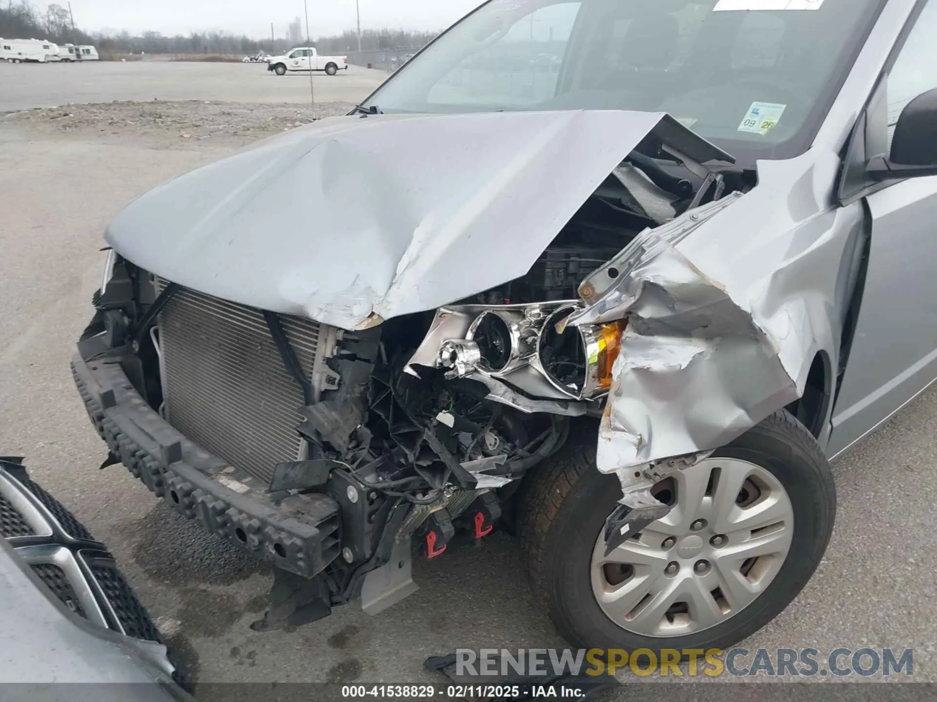 6 Photograph of a damaged car 2C4RDGBG2KR547780 DODGE GRAND CARAVAN 2019