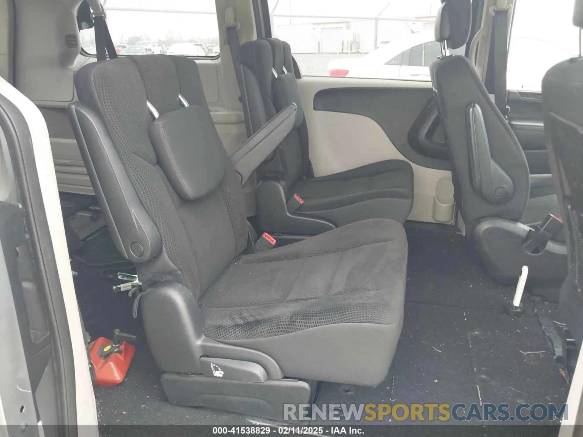 8 Photograph of a damaged car 2C4RDGBG2KR547780 DODGE GRAND CARAVAN 2019