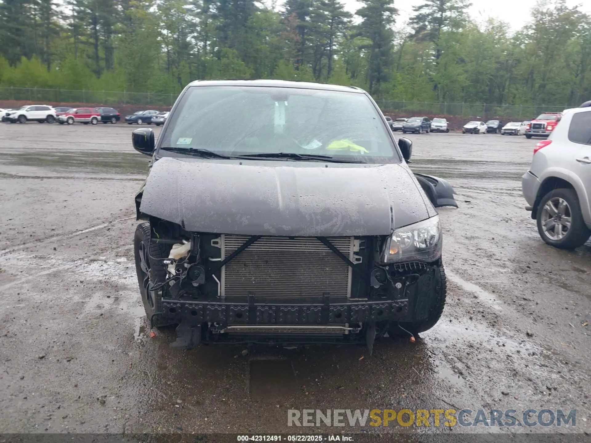 13 Photograph of a damaged car 2C4RDGBG2KR573439 DODGE GRAND CARAVAN 2019