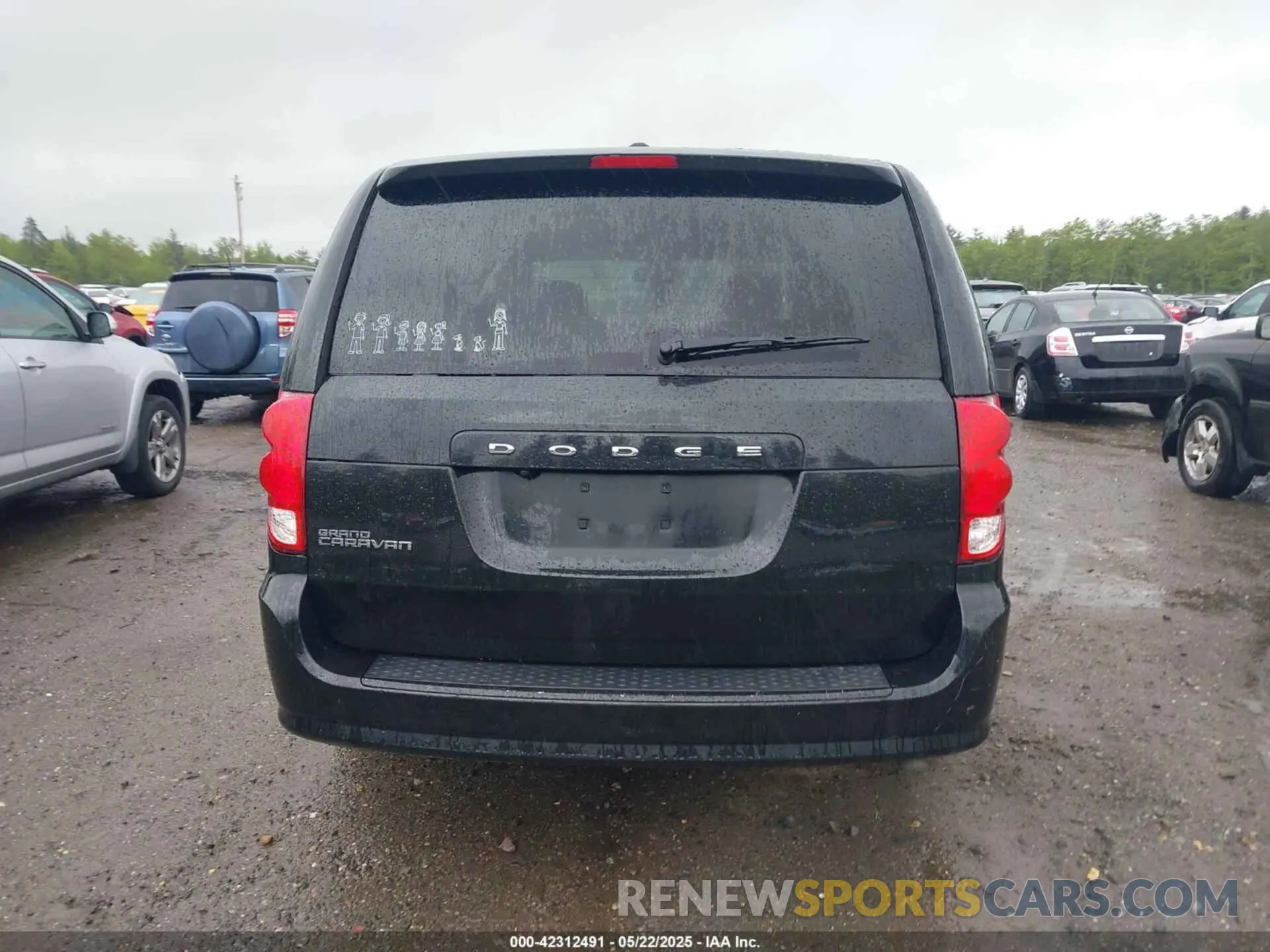 17 Photograph of a damaged car 2C4RDGBG2KR573439 DODGE GRAND CARAVAN 2019