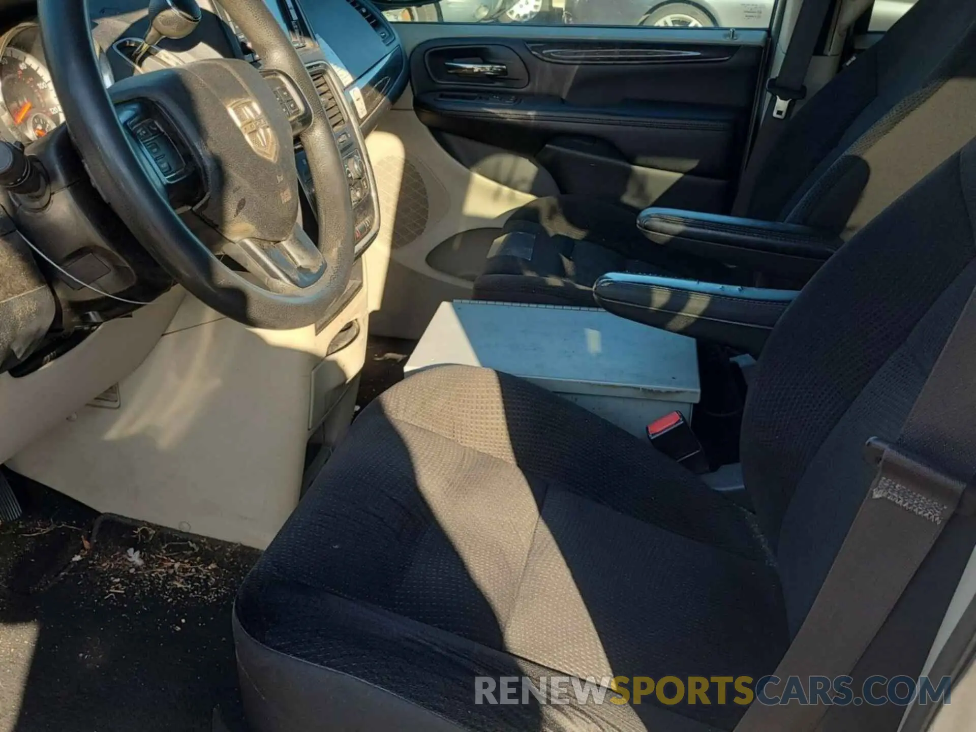 10 Photograph of a damaged car 2C4RDGBG2KR781661 DODGE GRAND CARAVAN 2019