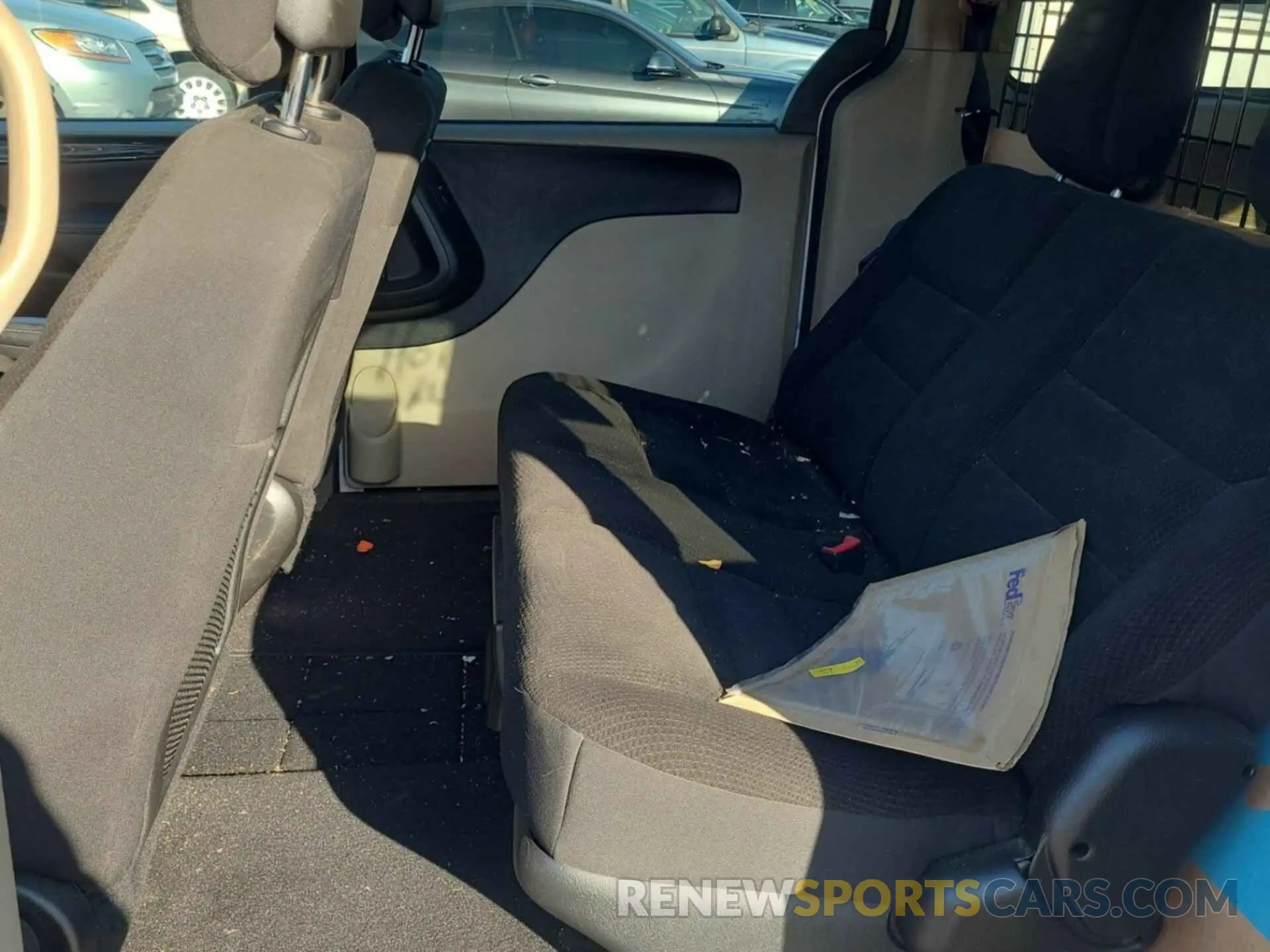 15 Photograph of a damaged car 2C4RDGBG2KR781661 DODGE GRAND CARAVAN 2019