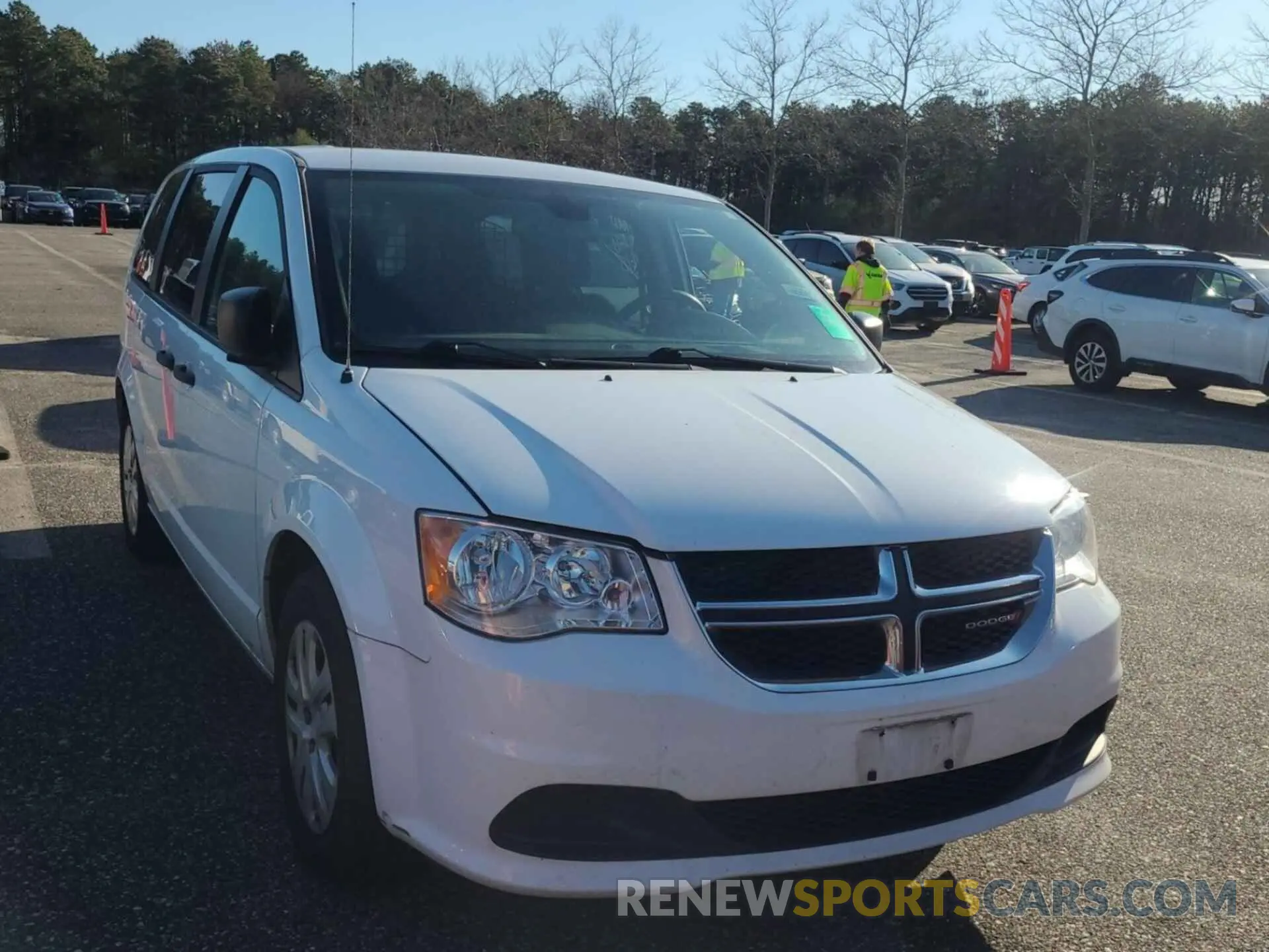 19 Photograph of a damaged car 2C4RDGBG2KR781661 DODGE GRAND CARAVAN 2019
