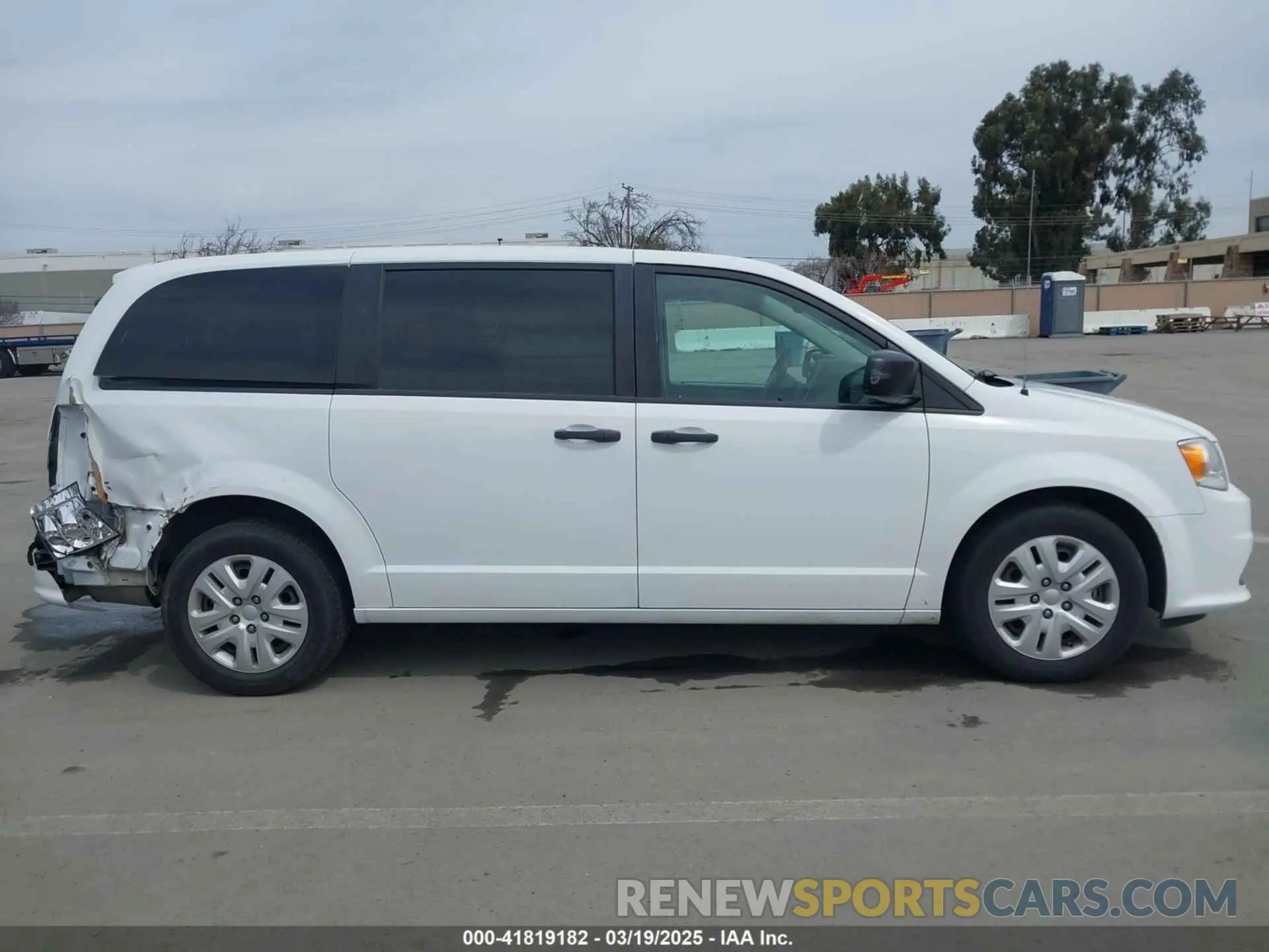 13 Photograph of a damaged car 2C4RDGBG2KR787945 DODGE GRAND CARAVAN 2019