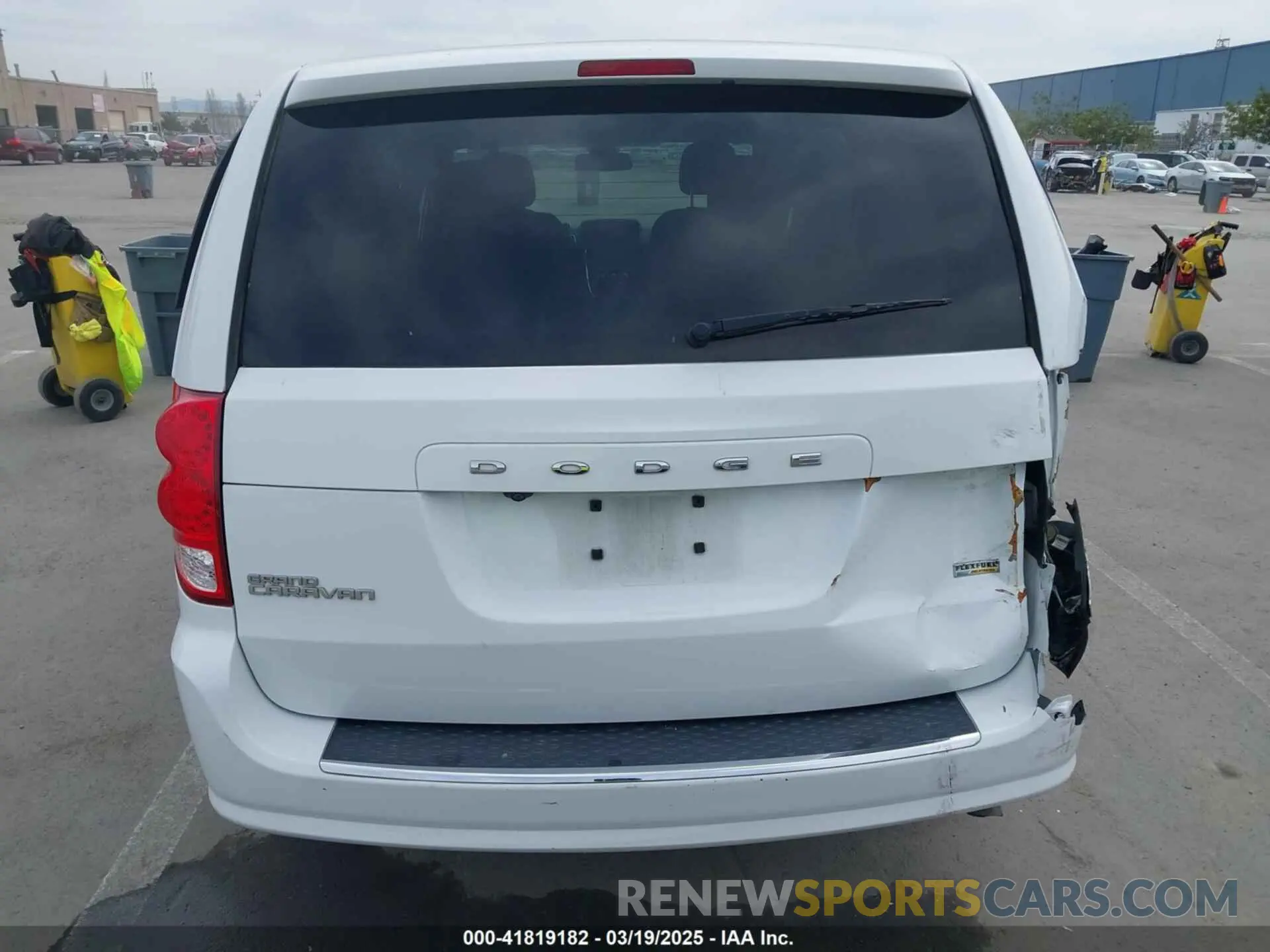 16 Photograph of a damaged car 2C4RDGBG2KR787945 DODGE GRAND CARAVAN 2019