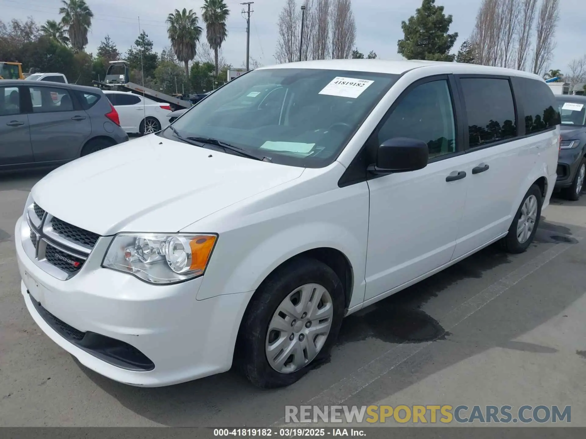 2 Photograph of a damaged car 2C4RDGBG2KR787945 DODGE GRAND CARAVAN 2019