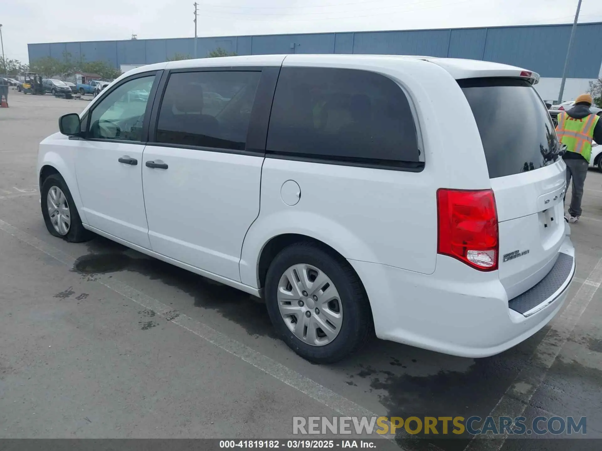 3 Photograph of a damaged car 2C4RDGBG2KR787945 DODGE GRAND CARAVAN 2019