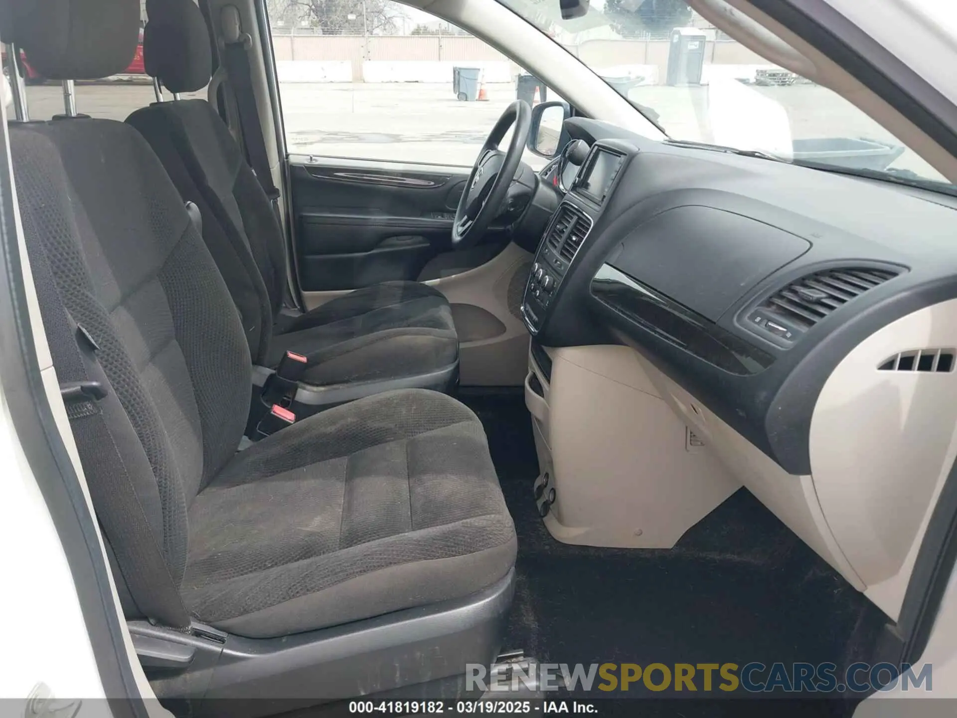 5 Photograph of a damaged car 2C4RDGBG2KR787945 DODGE GRAND CARAVAN 2019