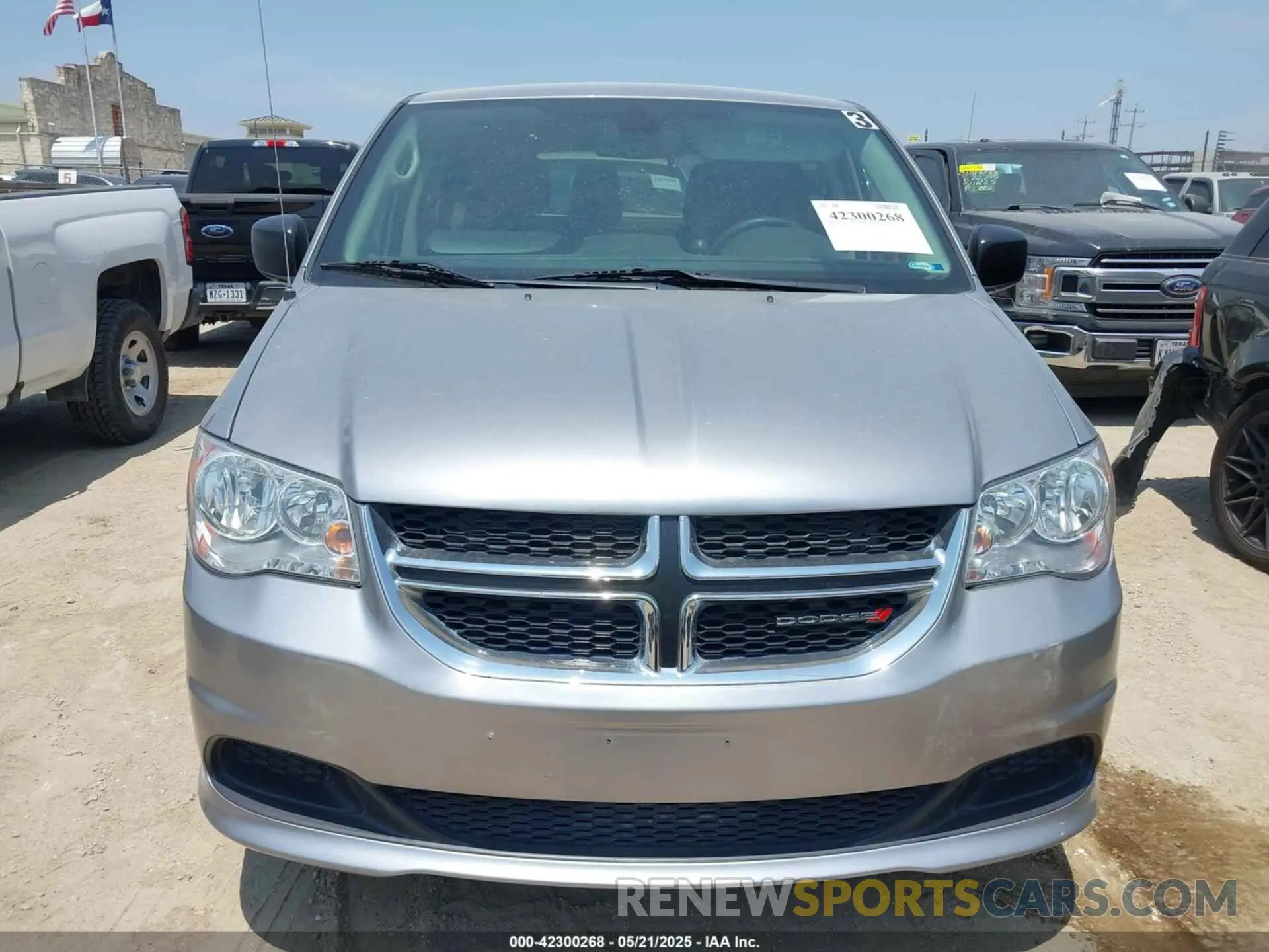 12 Photograph of a damaged car 2C4RDGBG2KR790425 DODGE GRAND CARAVAN 2019