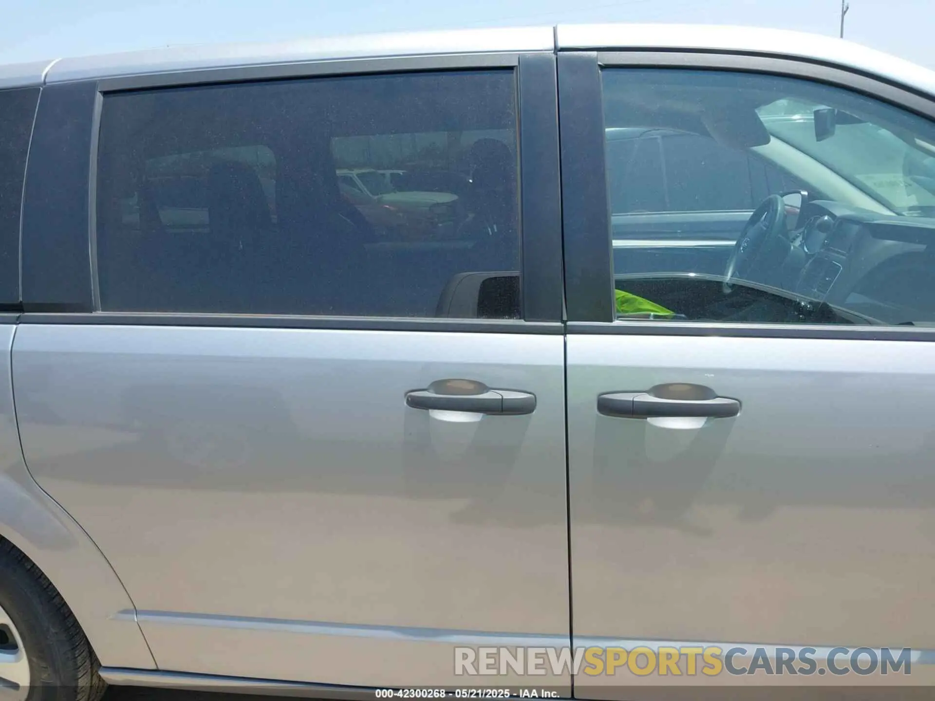 13 Photograph of a damaged car 2C4RDGBG2KR790425 DODGE GRAND CARAVAN 2019