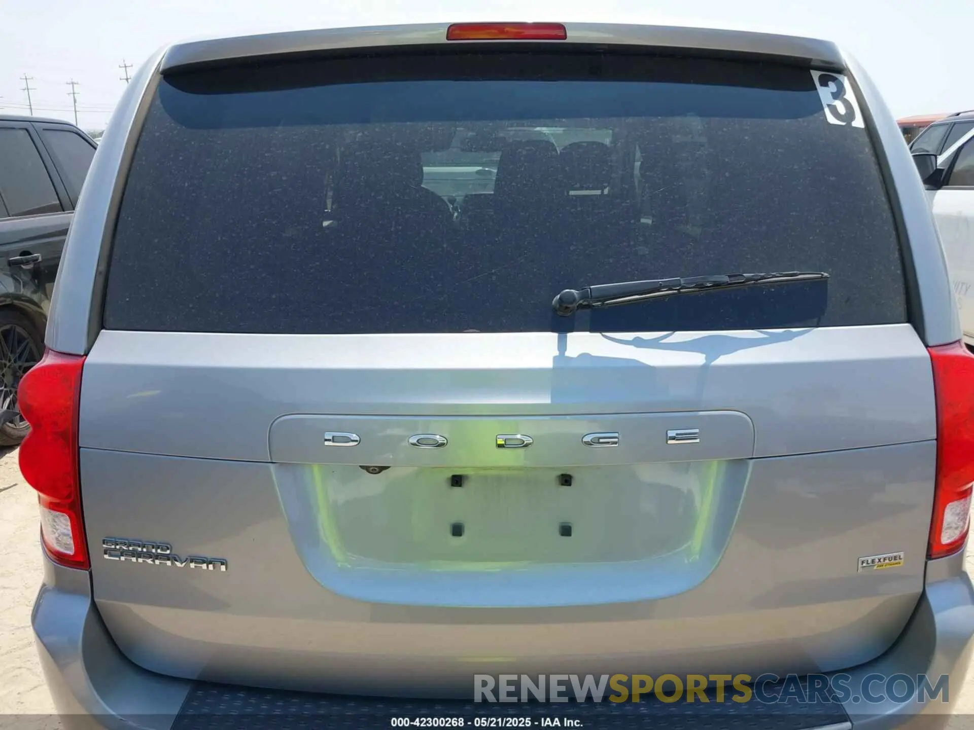 16 Photograph of a damaged car 2C4RDGBG2KR790425 DODGE GRAND CARAVAN 2019