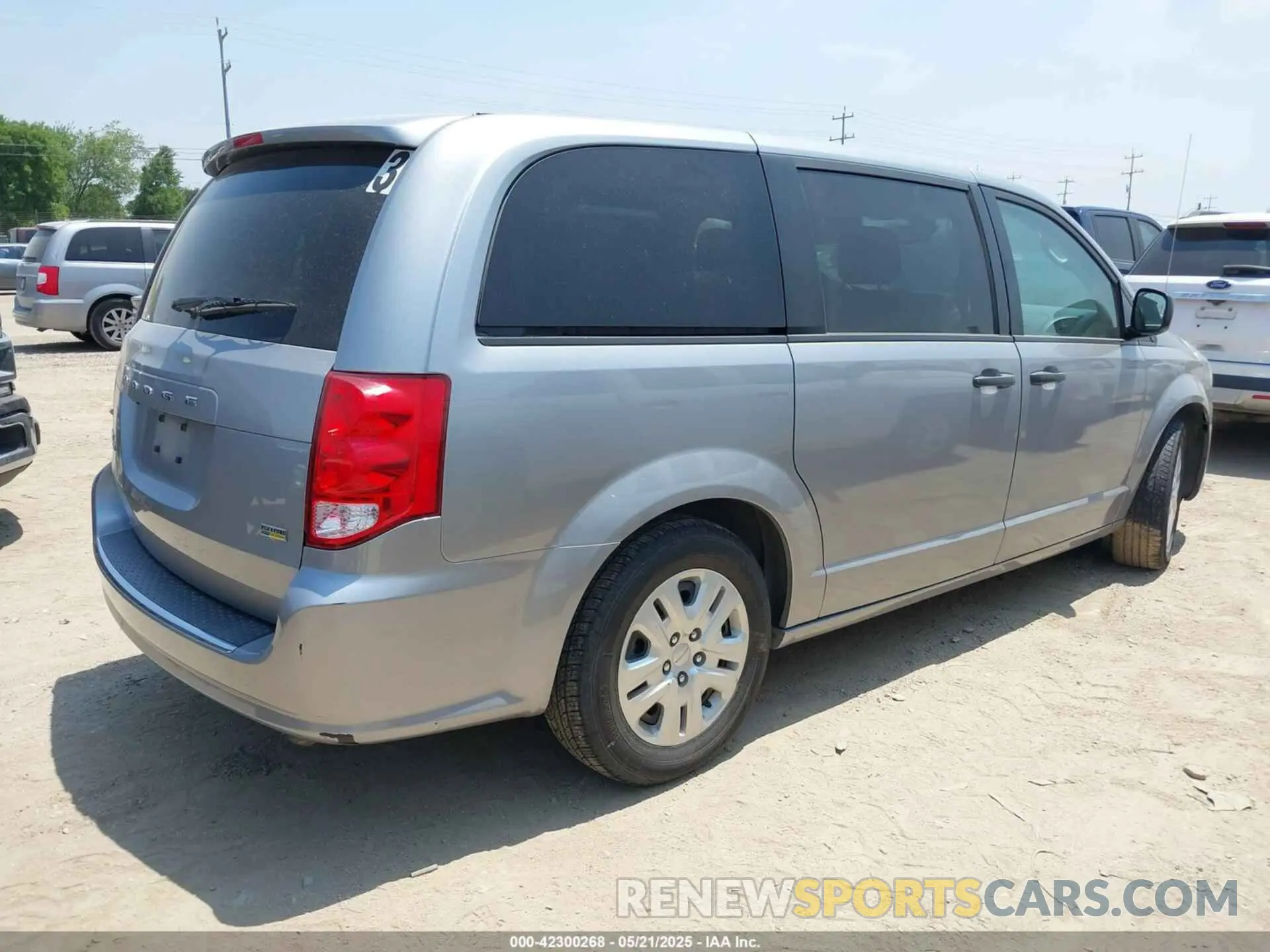 4 Photograph of a damaged car 2C4RDGBG2KR790425 DODGE GRAND CARAVAN 2019