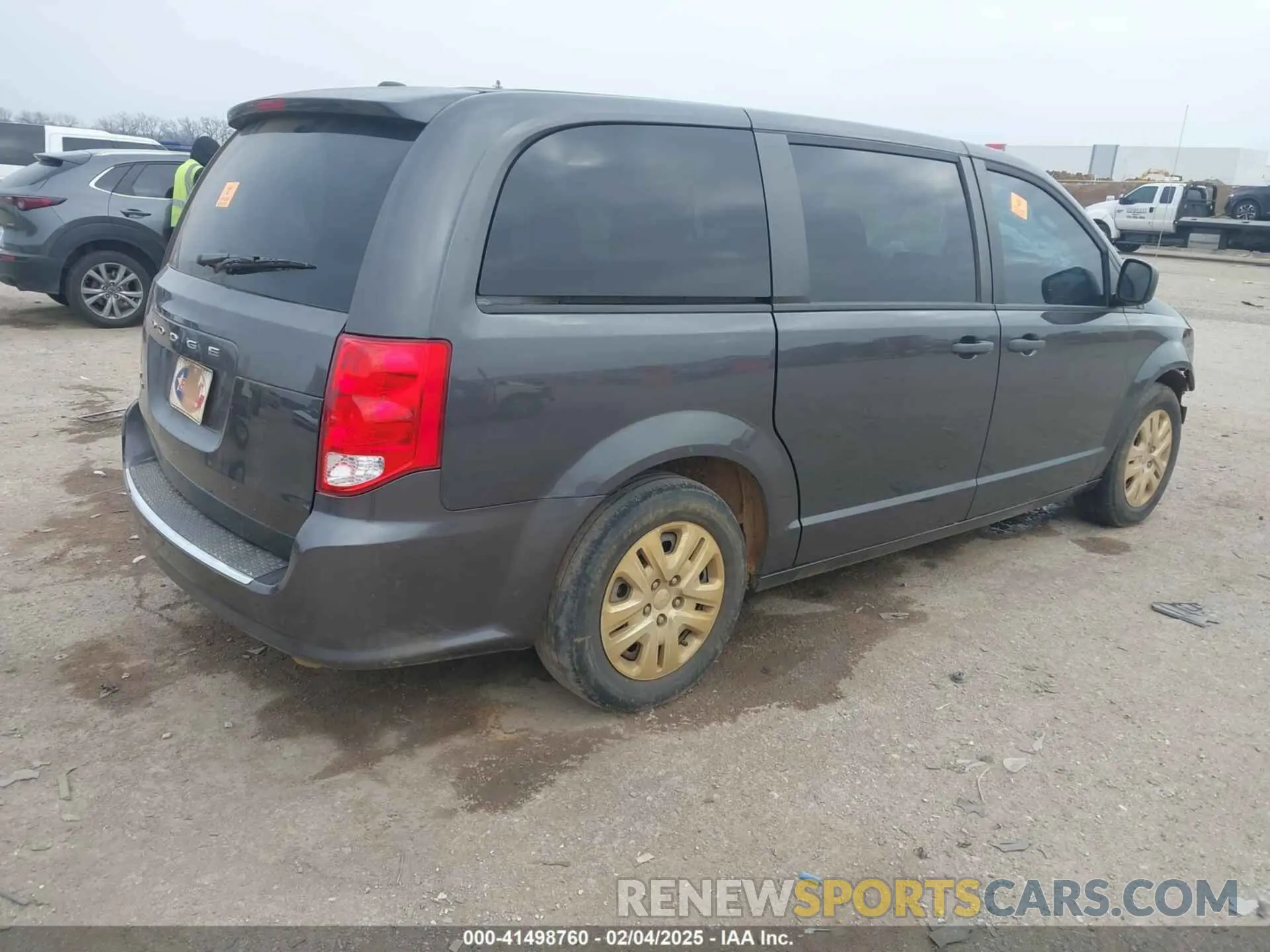 4 Photograph of a damaged car 2C4RDGBG2KR792286 DODGE GRAND CARAVAN 2019