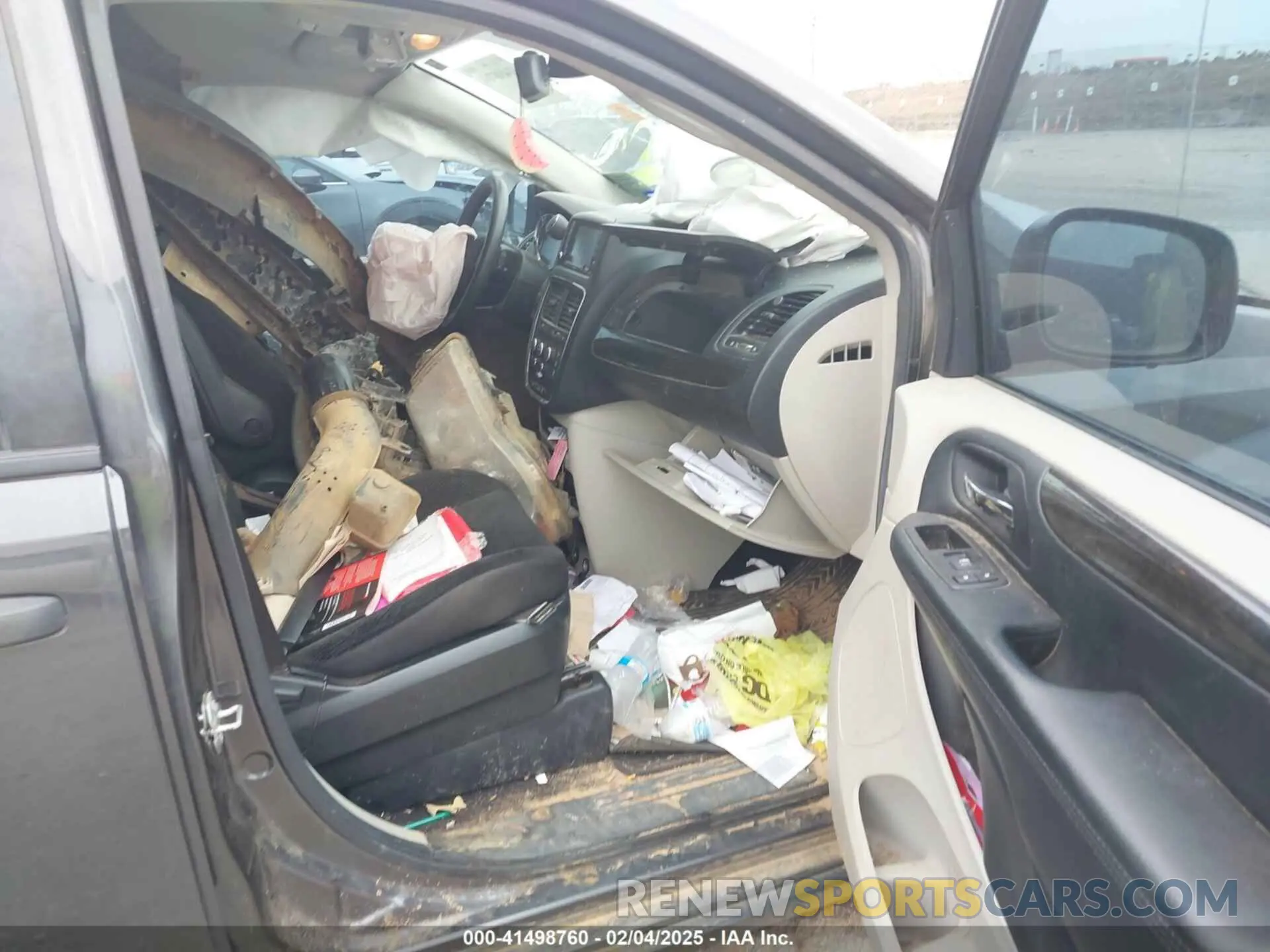 5 Photograph of a damaged car 2C4RDGBG2KR792286 DODGE GRAND CARAVAN 2019