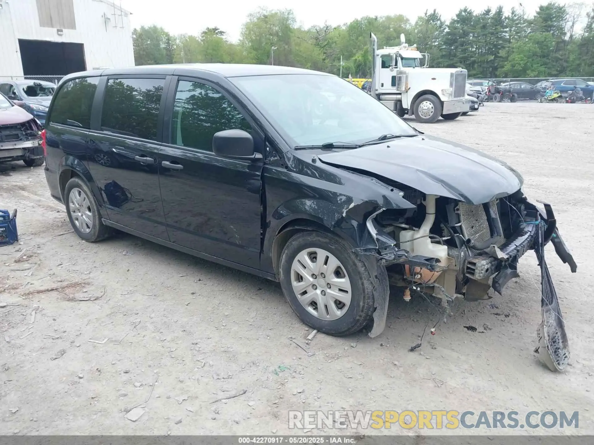 1 Photograph of a damaged car 2C4RDGBG2KR797195 DODGE GRAND CARAVAN 2019