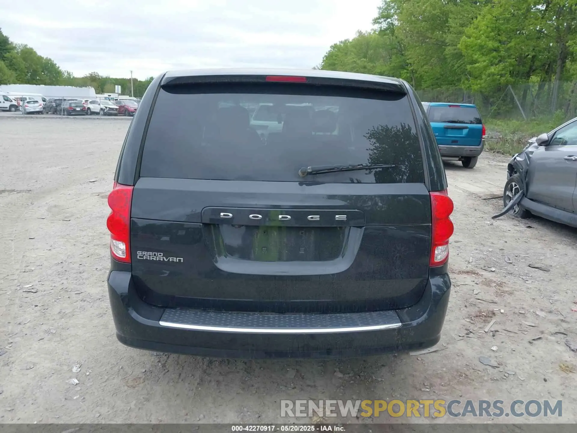 16 Photograph of a damaged car 2C4RDGBG2KR797195 DODGE GRAND CARAVAN 2019