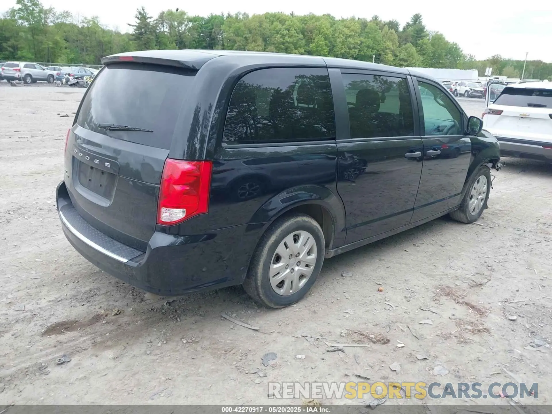 4 Photograph of a damaged car 2C4RDGBG2KR797195 DODGE GRAND CARAVAN 2019