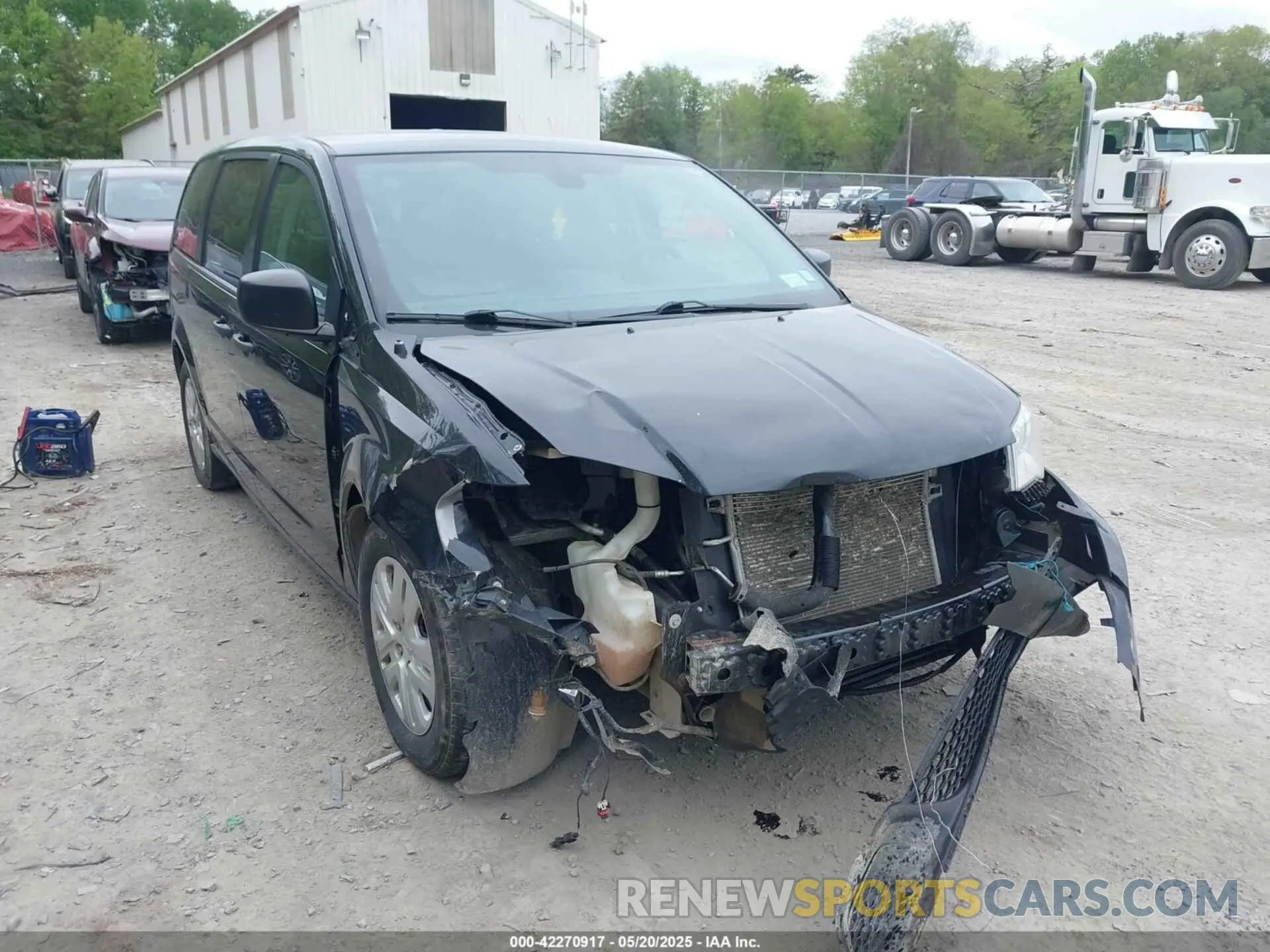 6 Photograph of a damaged car 2C4RDGBG2KR797195 DODGE GRAND CARAVAN 2019
