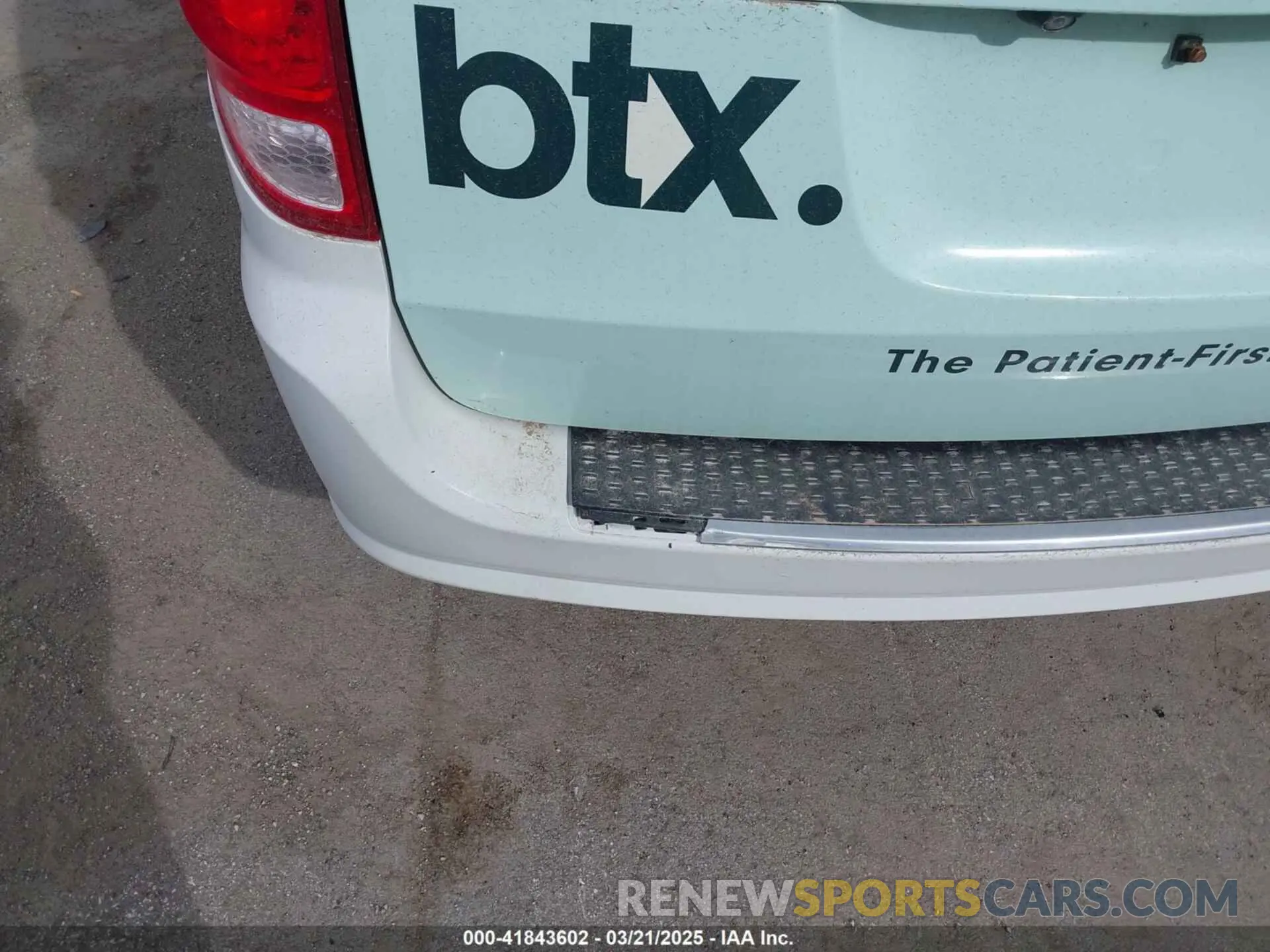 12 Photograph of a damaged car 2C4RDGBG3KR573305 DODGE GRAND CARAVAN 2019