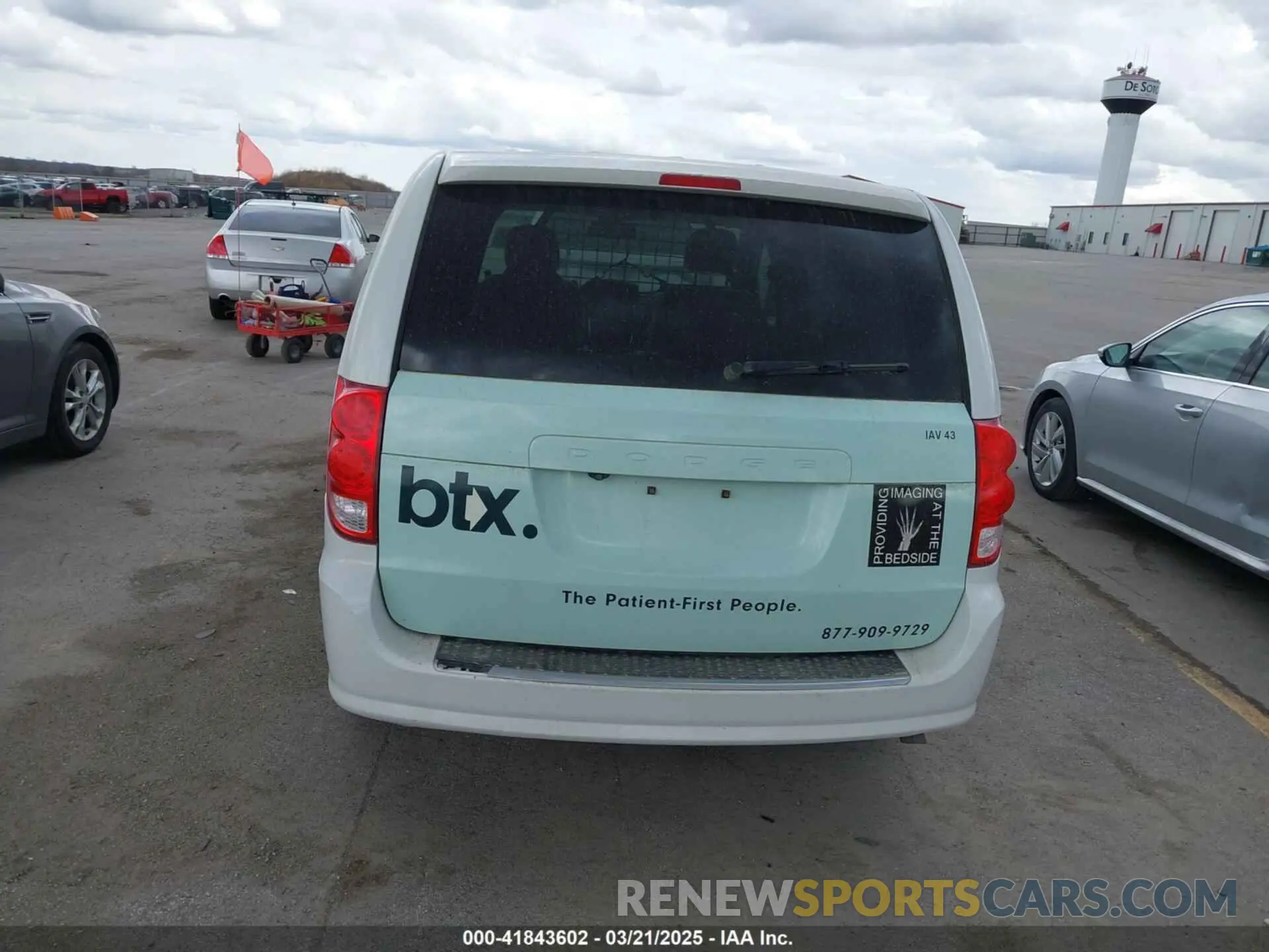 17 Photograph of a damaged car 2C4RDGBG3KR573305 DODGE GRAND CARAVAN 2019