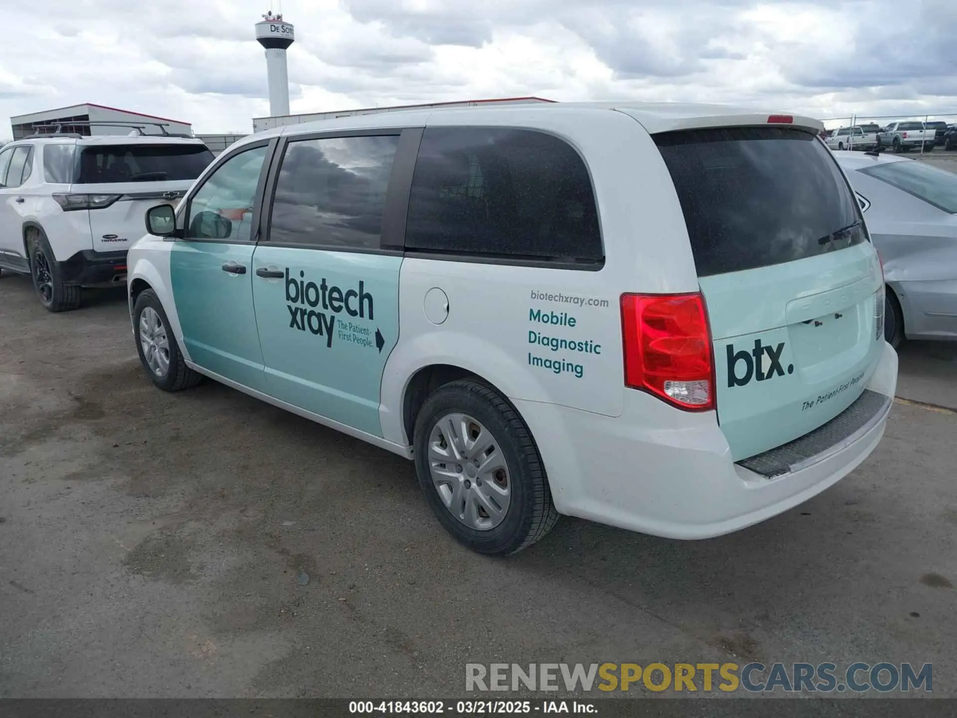 3 Photograph of a damaged car 2C4RDGBG3KR573305 DODGE GRAND CARAVAN 2019