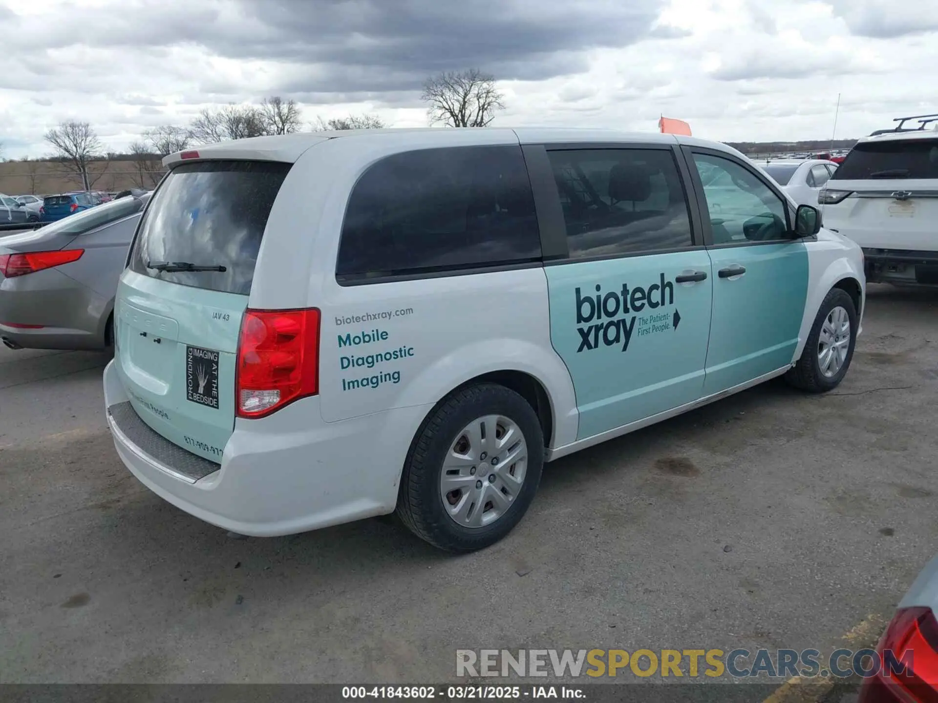 4 Photograph of a damaged car 2C4RDGBG3KR573305 DODGE GRAND CARAVAN 2019