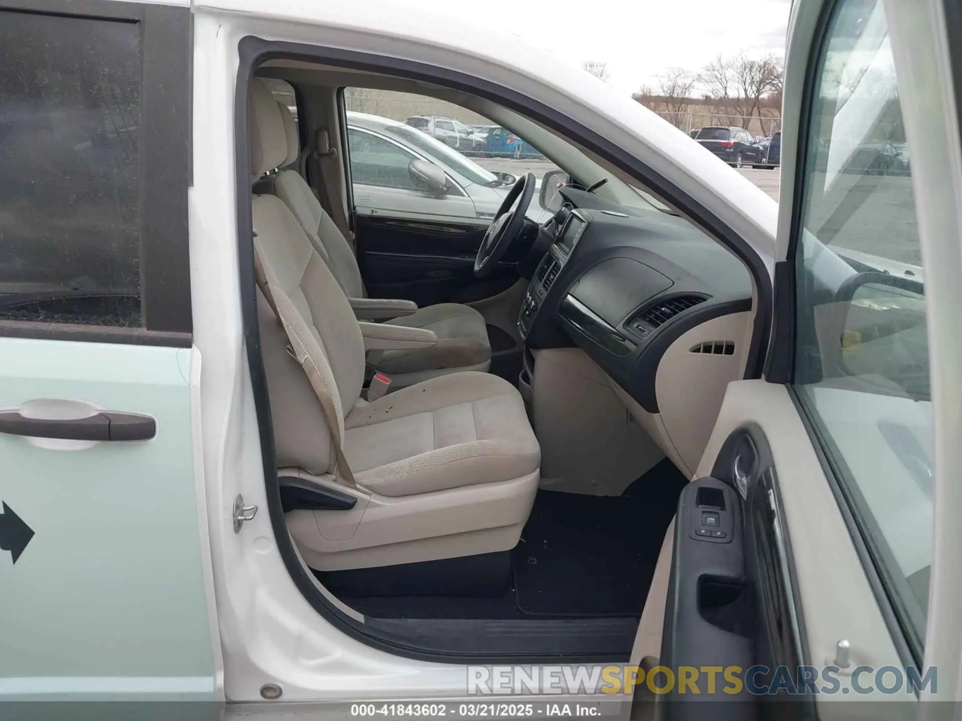 5 Photograph of a damaged car 2C4RDGBG3KR573305 DODGE GRAND CARAVAN 2019