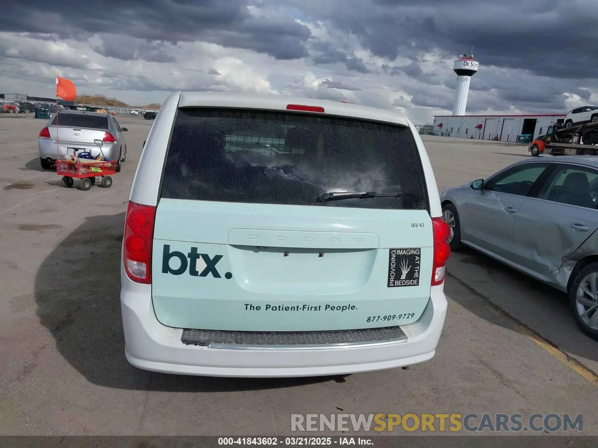 6 Photograph of a damaged car 2C4RDGBG3KR573305 DODGE GRAND CARAVAN 2019