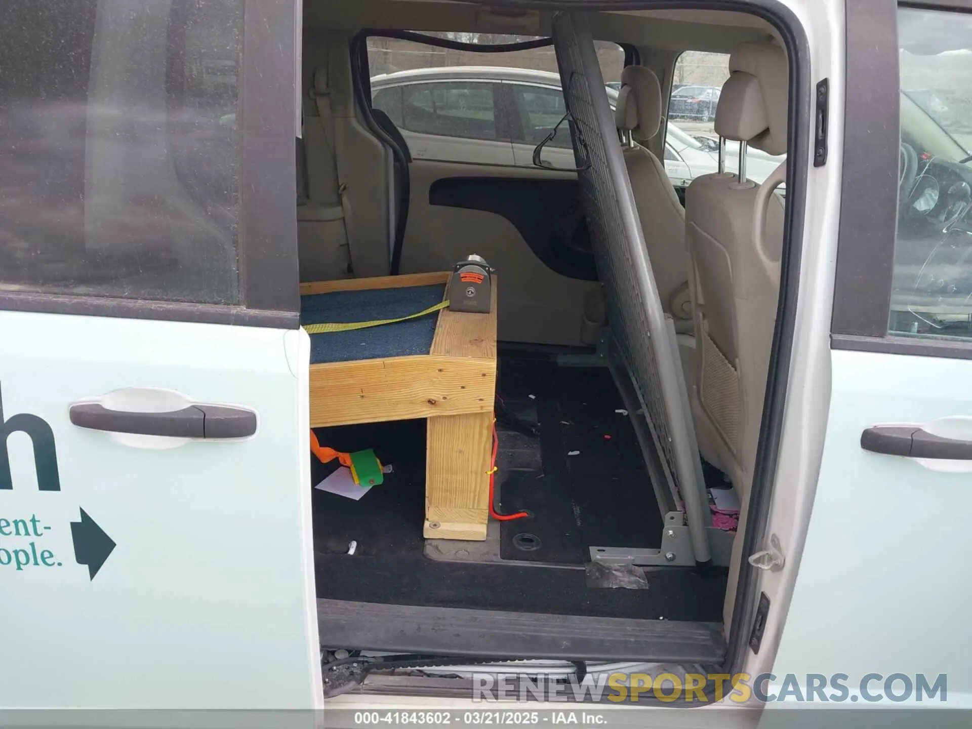 8 Photograph of a damaged car 2C4RDGBG3KR573305 DODGE GRAND CARAVAN 2019