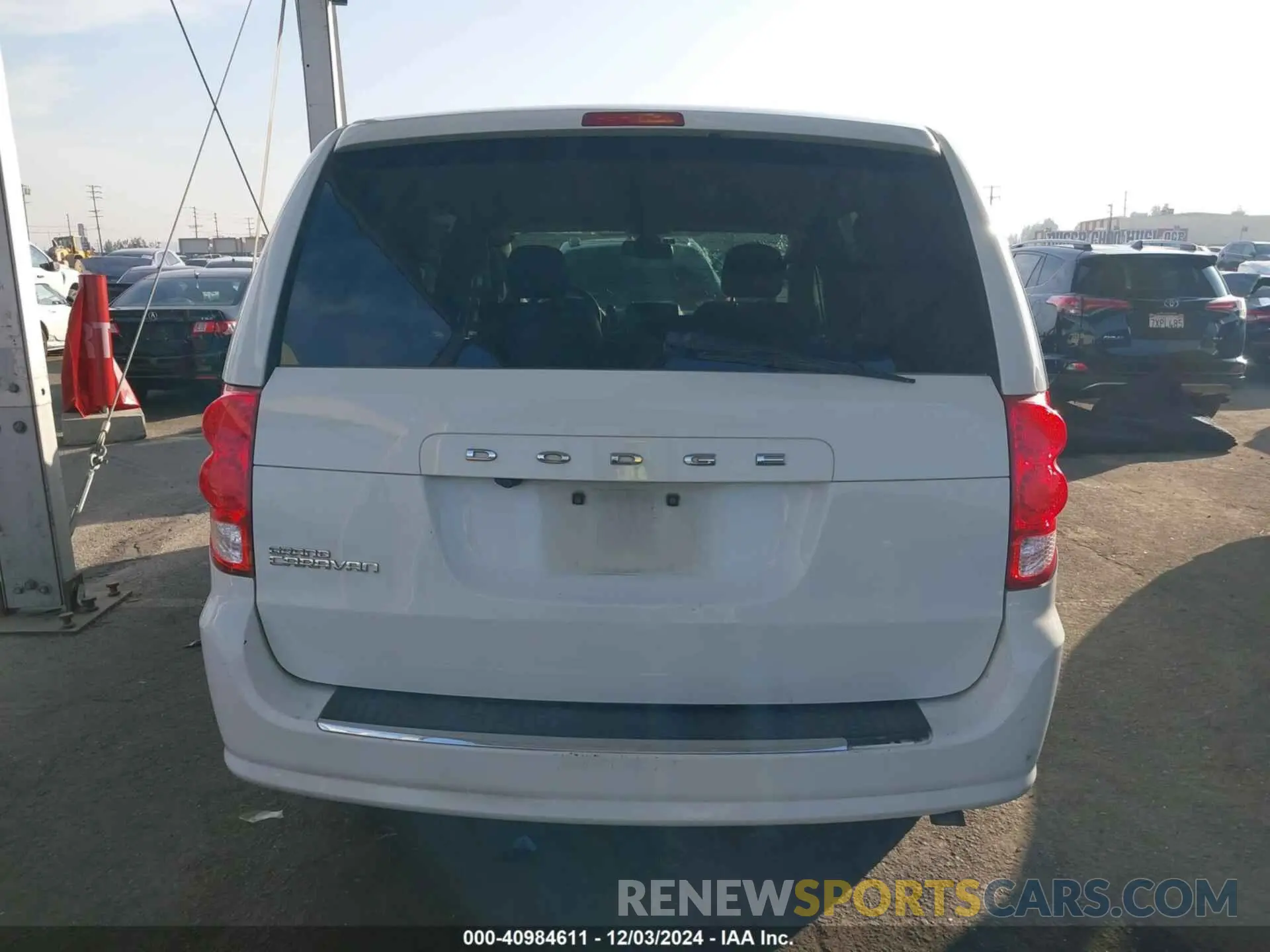 17 Photograph of a damaged car 2C4RDGBG3KR719962 DODGE GRAND CARAVAN 2019