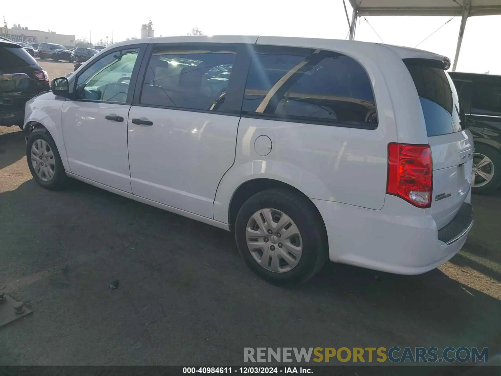 3 Photograph of a damaged car 2C4RDGBG3KR719962 DODGE GRAND CARAVAN 2019