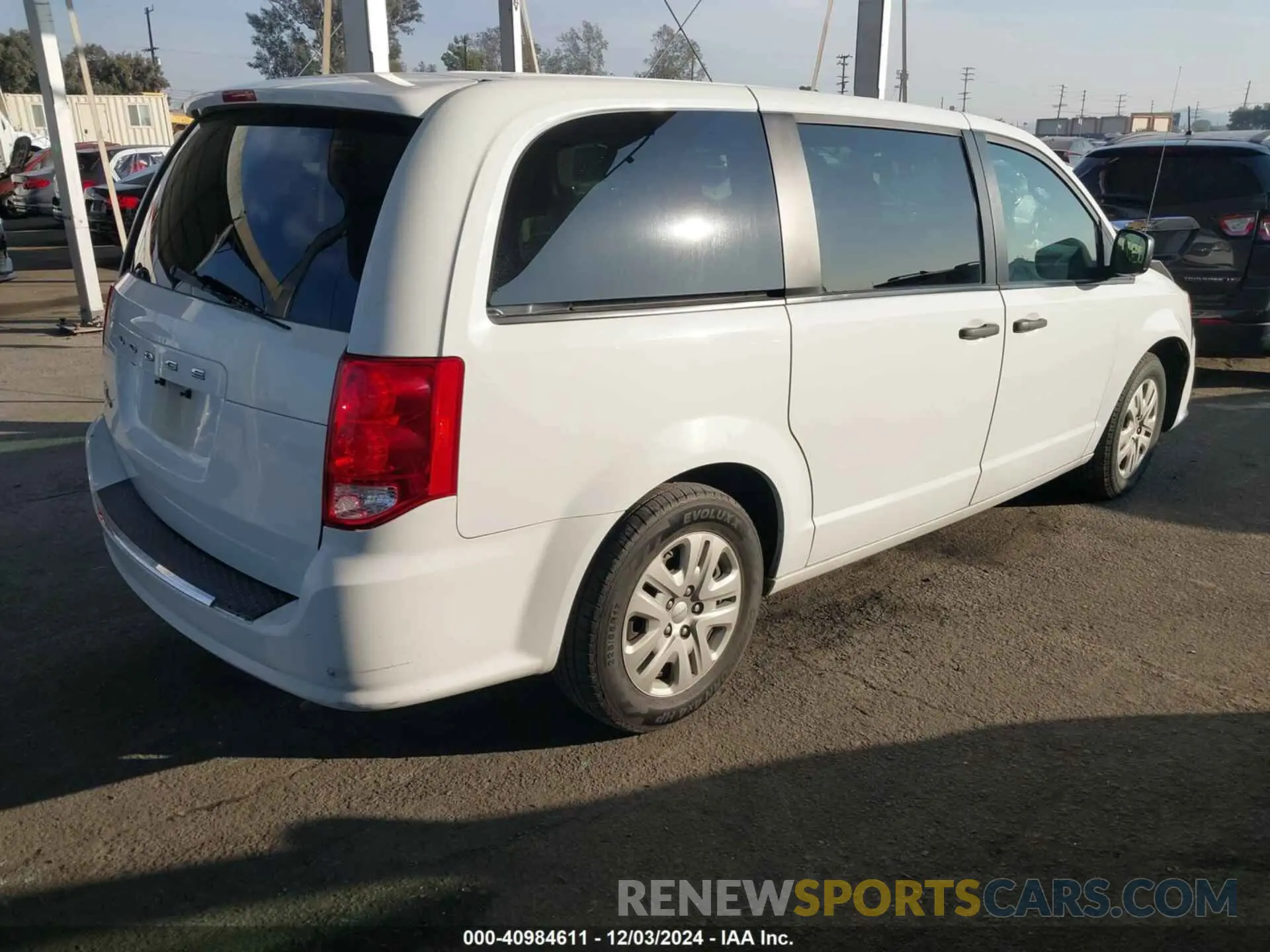 4 Photograph of a damaged car 2C4RDGBG3KR719962 DODGE GRAND CARAVAN 2019