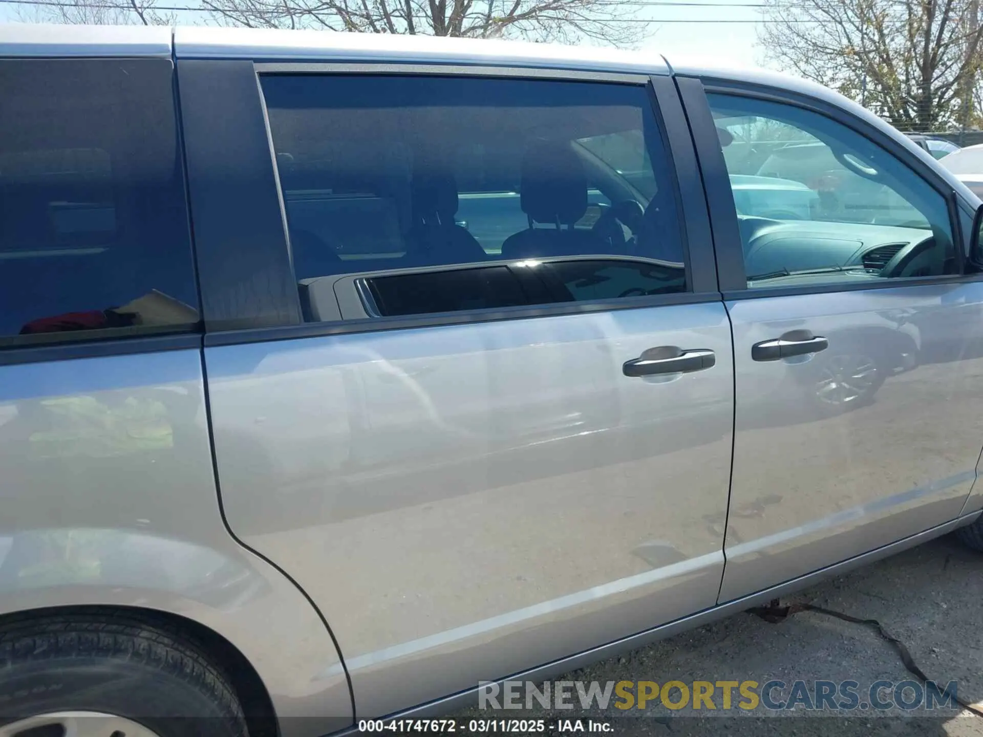 13 Photograph of a damaged car 2C4RDGBG3KR790398 DODGE GRAND CARAVAN 2019