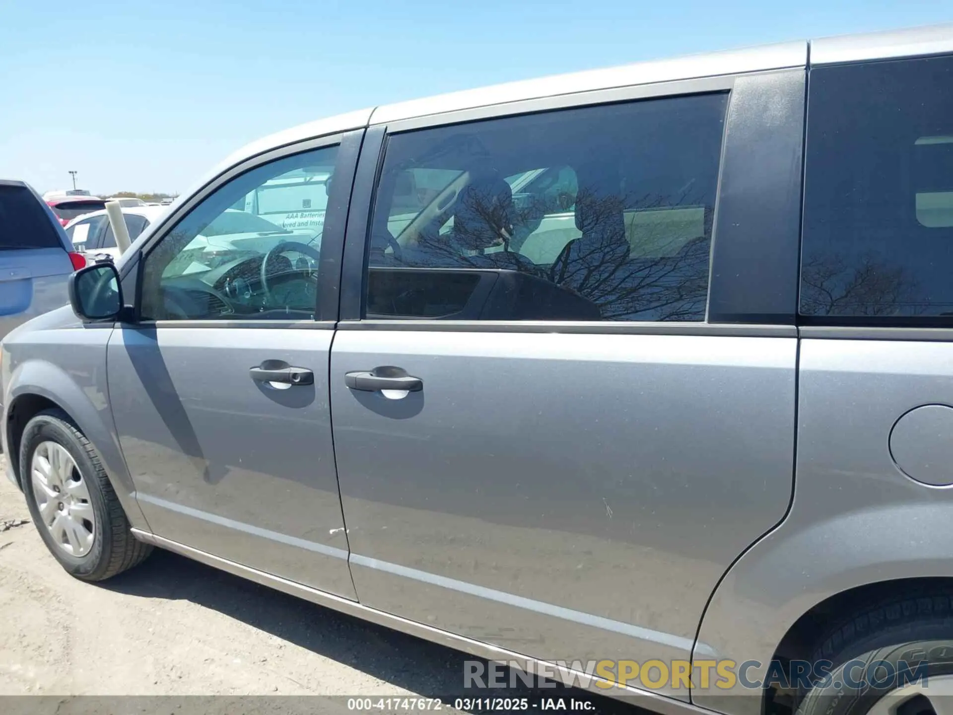 14 Photograph of a damaged car 2C4RDGBG3KR790398 DODGE GRAND CARAVAN 2019
