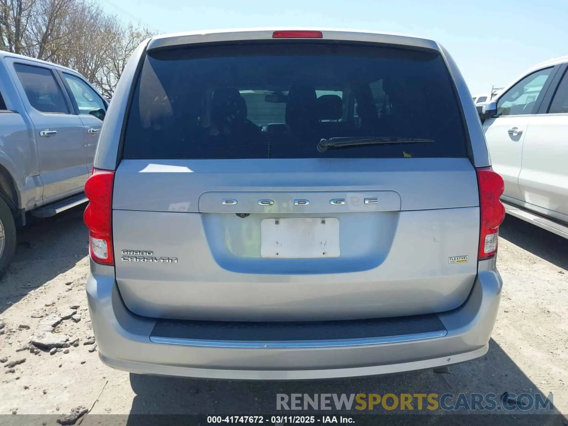 16 Photograph of a damaged car 2C4RDGBG3KR790398 DODGE GRAND CARAVAN 2019
