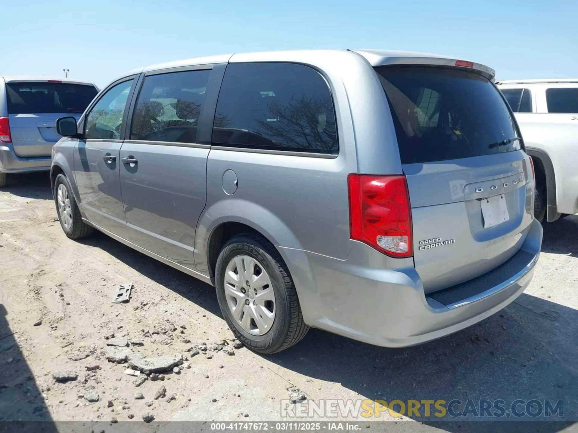 3 Photograph of a damaged car 2C4RDGBG3KR790398 DODGE GRAND CARAVAN 2019