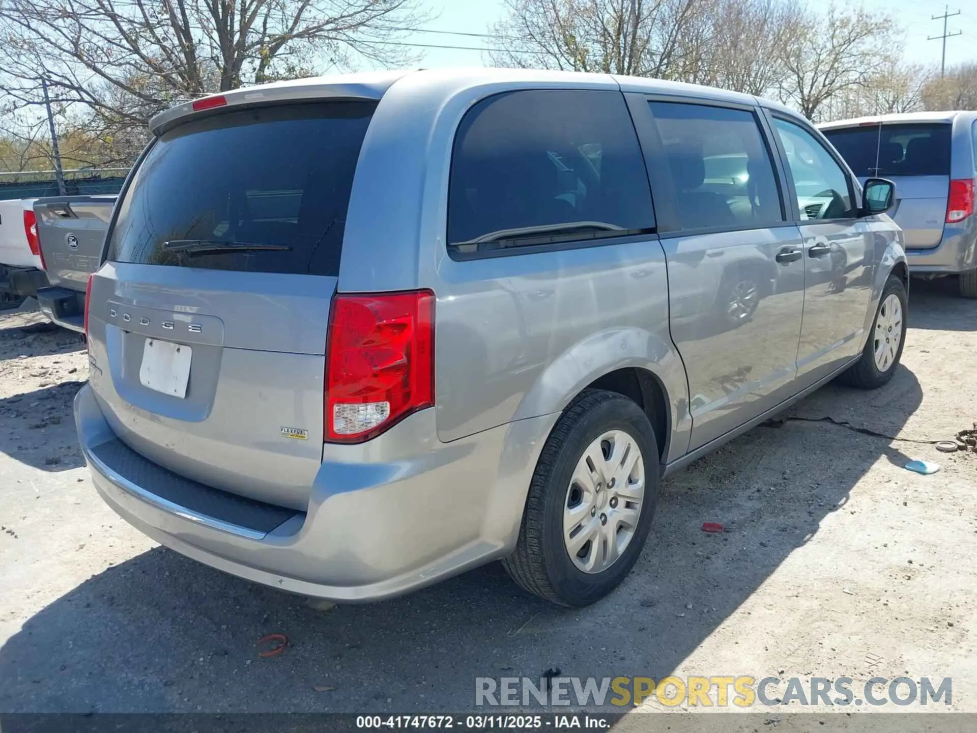 4 Photograph of a damaged car 2C4RDGBG3KR790398 DODGE GRAND CARAVAN 2019