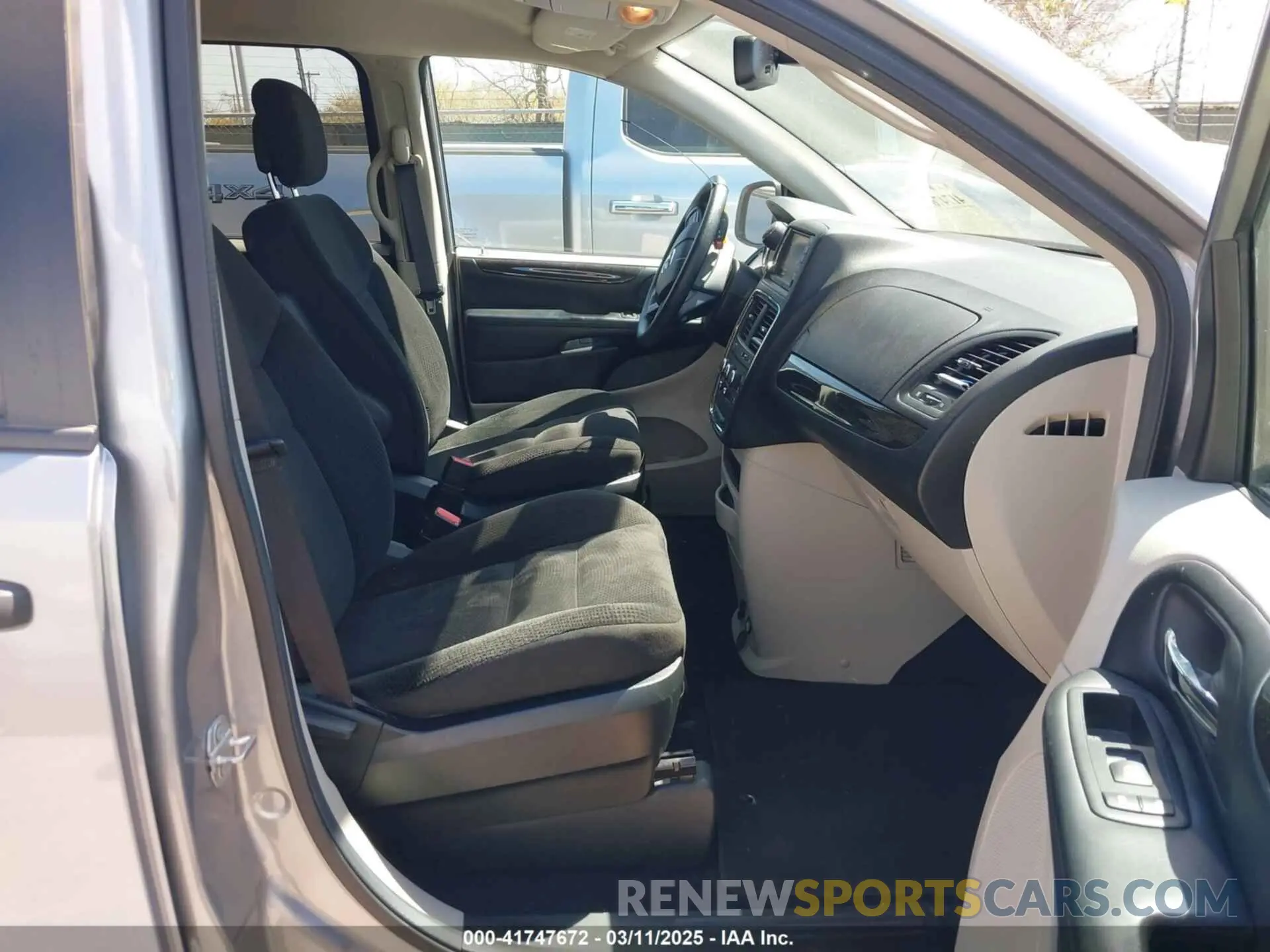 5 Photograph of a damaged car 2C4RDGBG3KR790398 DODGE GRAND CARAVAN 2019