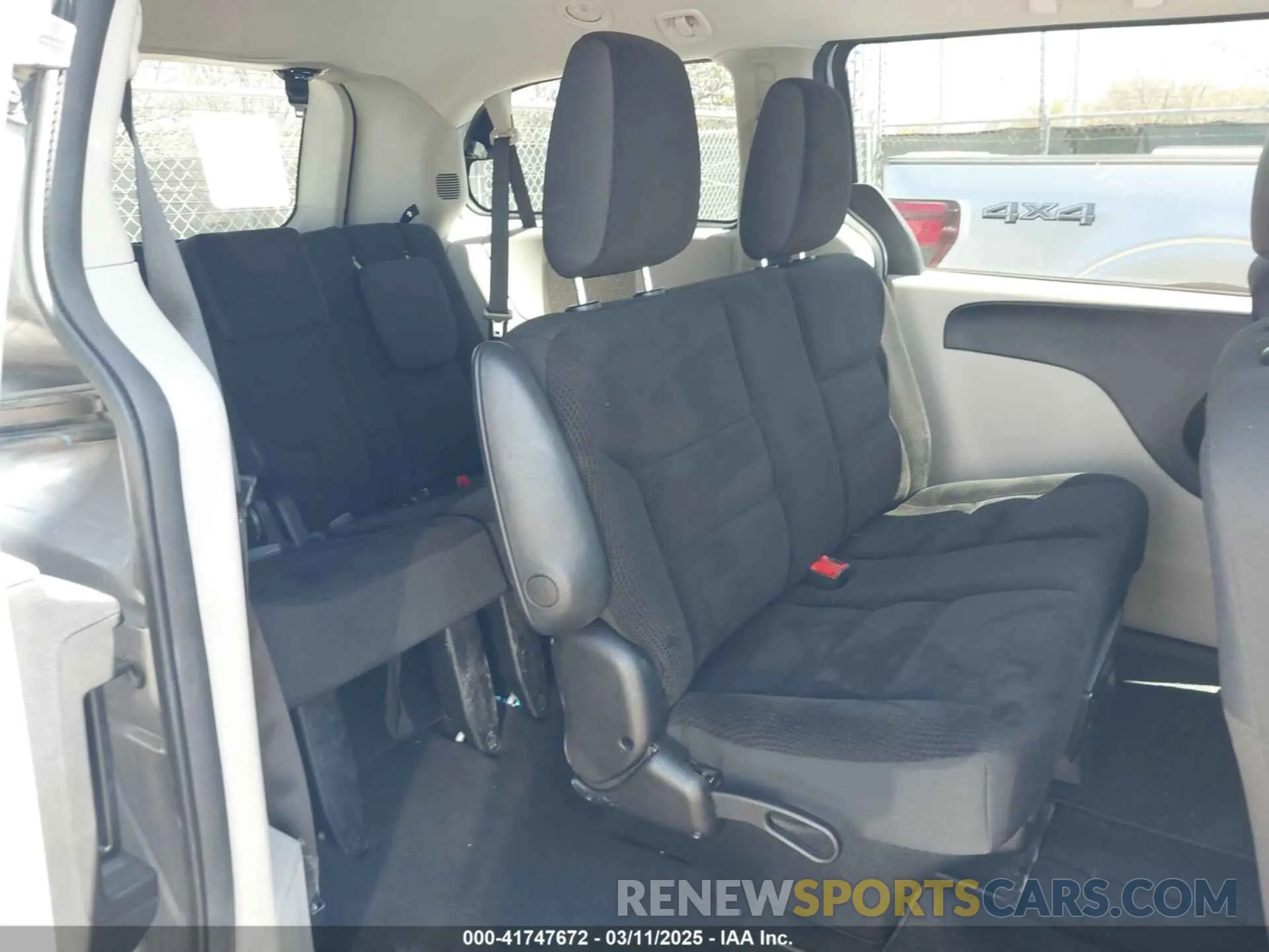 8 Photograph of a damaged car 2C4RDGBG3KR790398 DODGE GRAND CARAVAN 2019