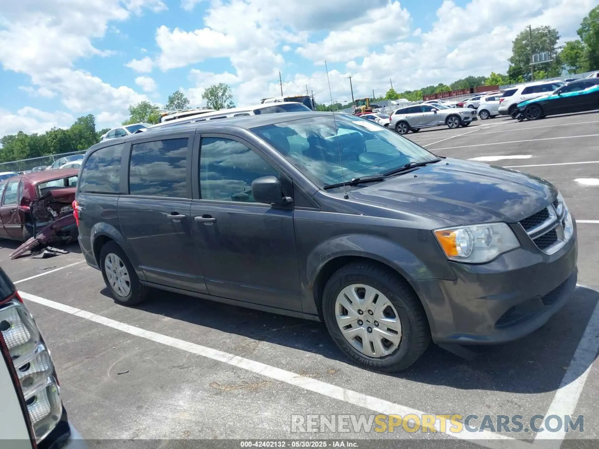13 Photograph of a damaged car 2C4RDGBG4KR587150 DODGE GRAND CARAVAN 2019