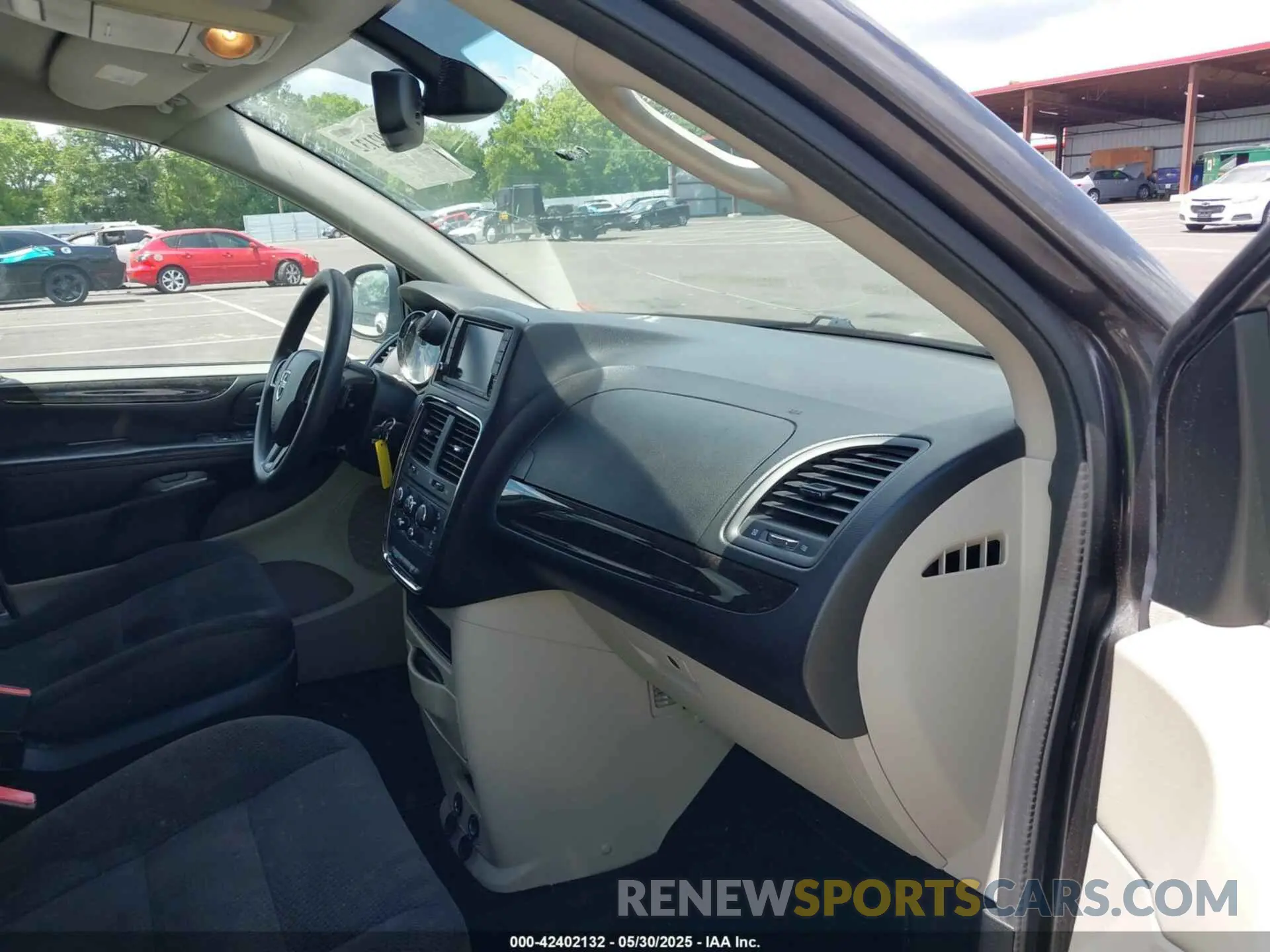 5 Photograph of a damaged car 2C4RDGBG4KR587150 DODGE GRAND CARAVAN 2019