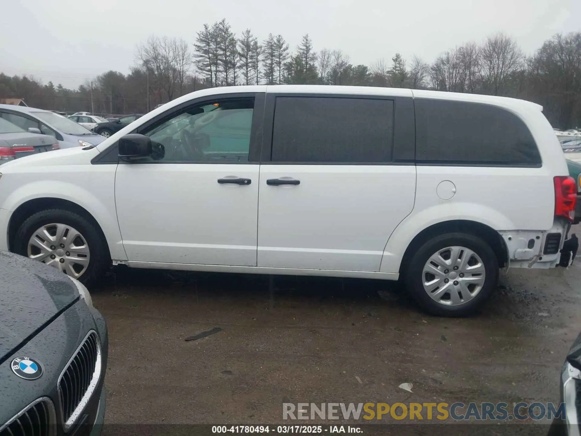 14 Photograph of a damaged car 2C4RDGBG4KR643362 DODGE GRAND CARAVAN 2019