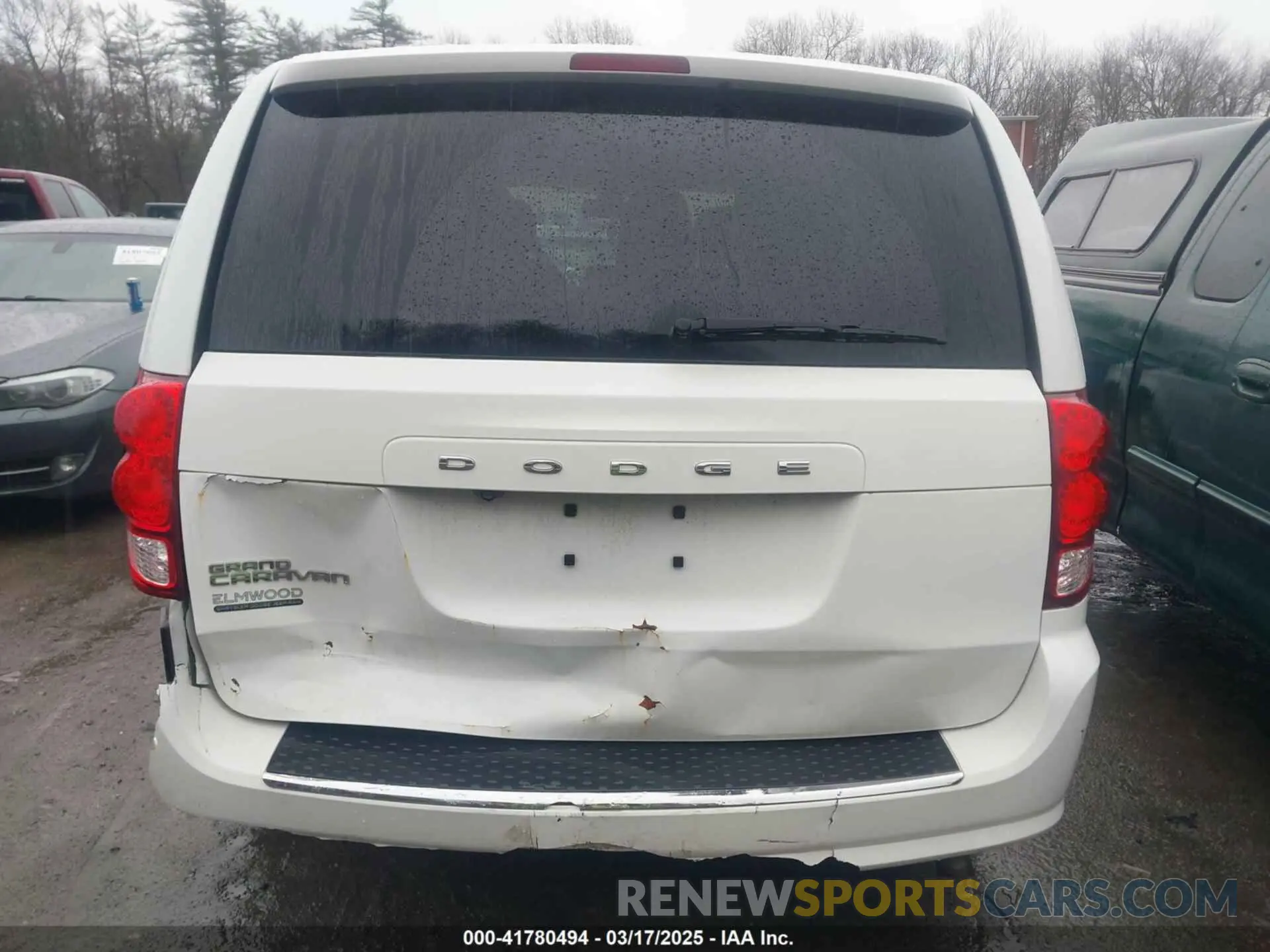 16 Photograph of a damaged car 2C4RDGBG4KR643362 DODGE GRAND CARAVAN 2019