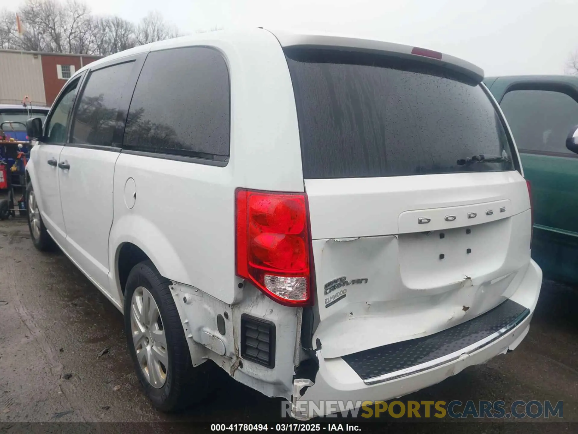 3 Photograph of a damaged car 2C4RDGBG4KR643362 DODGE GRAND CARAVAN 2019