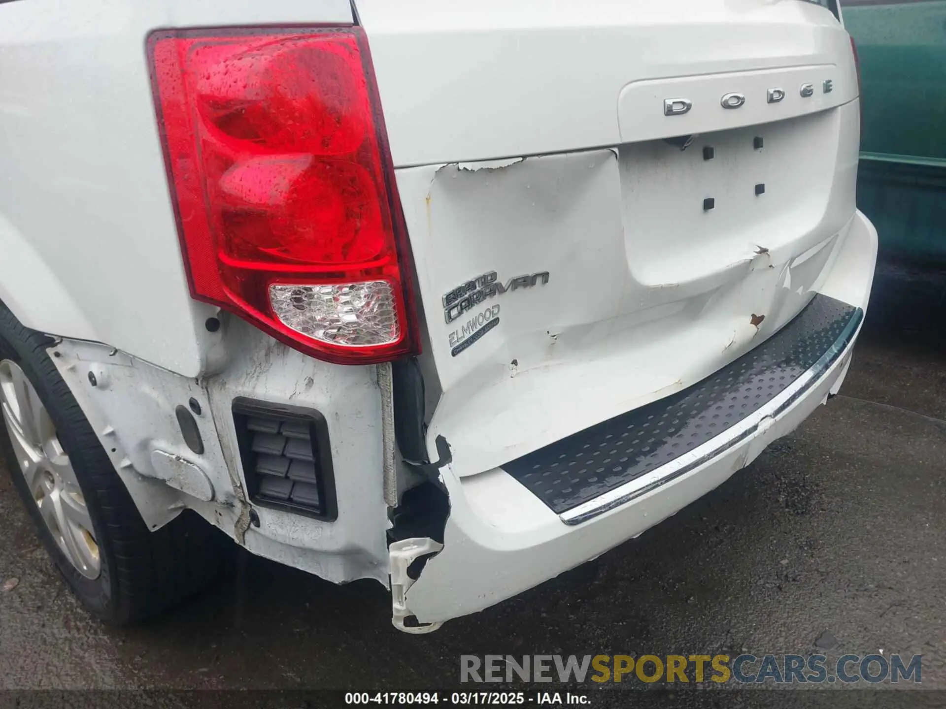 6 Photograph of a damaged car 2C4RDGBG4KR643362 DODGE GRAND CARAVAN 2019