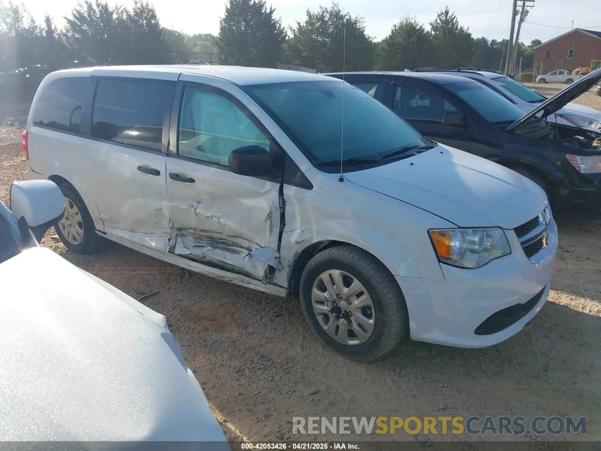 1 Photograph of a damaged car 2C4RDGBG4KR729173 DODGE GRAND CARAVAN 2019