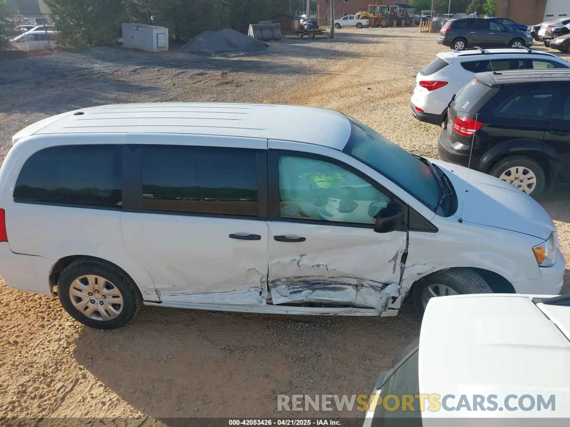 13 Photograph of a damaged car 2C4RDGBG4KR729173 DODGE GRAND CARAVAN 2019