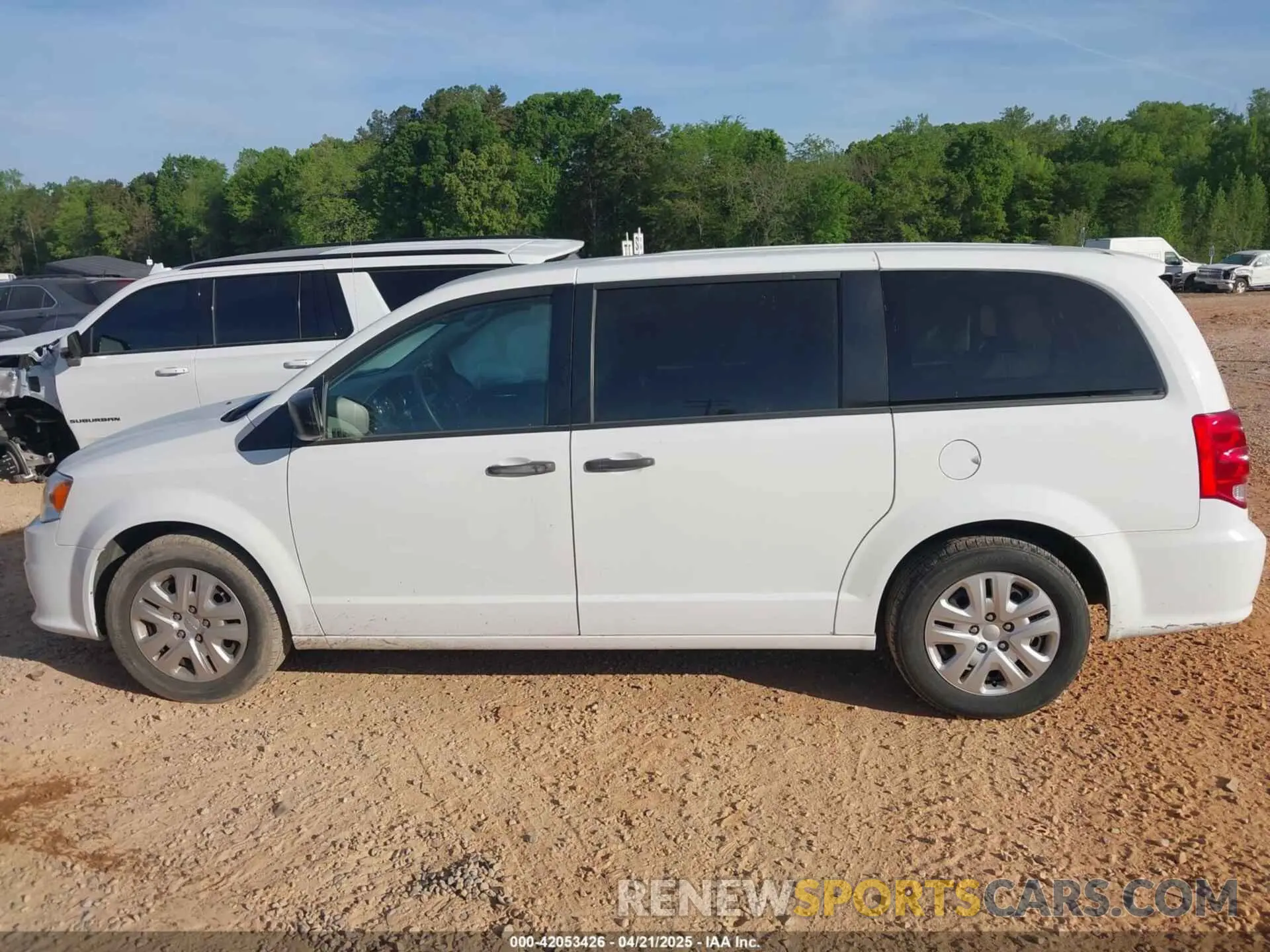 14 Photograph of a damaged car 2C4RDGBG4KR729173 DODGE GRAND CARAVAN 2019