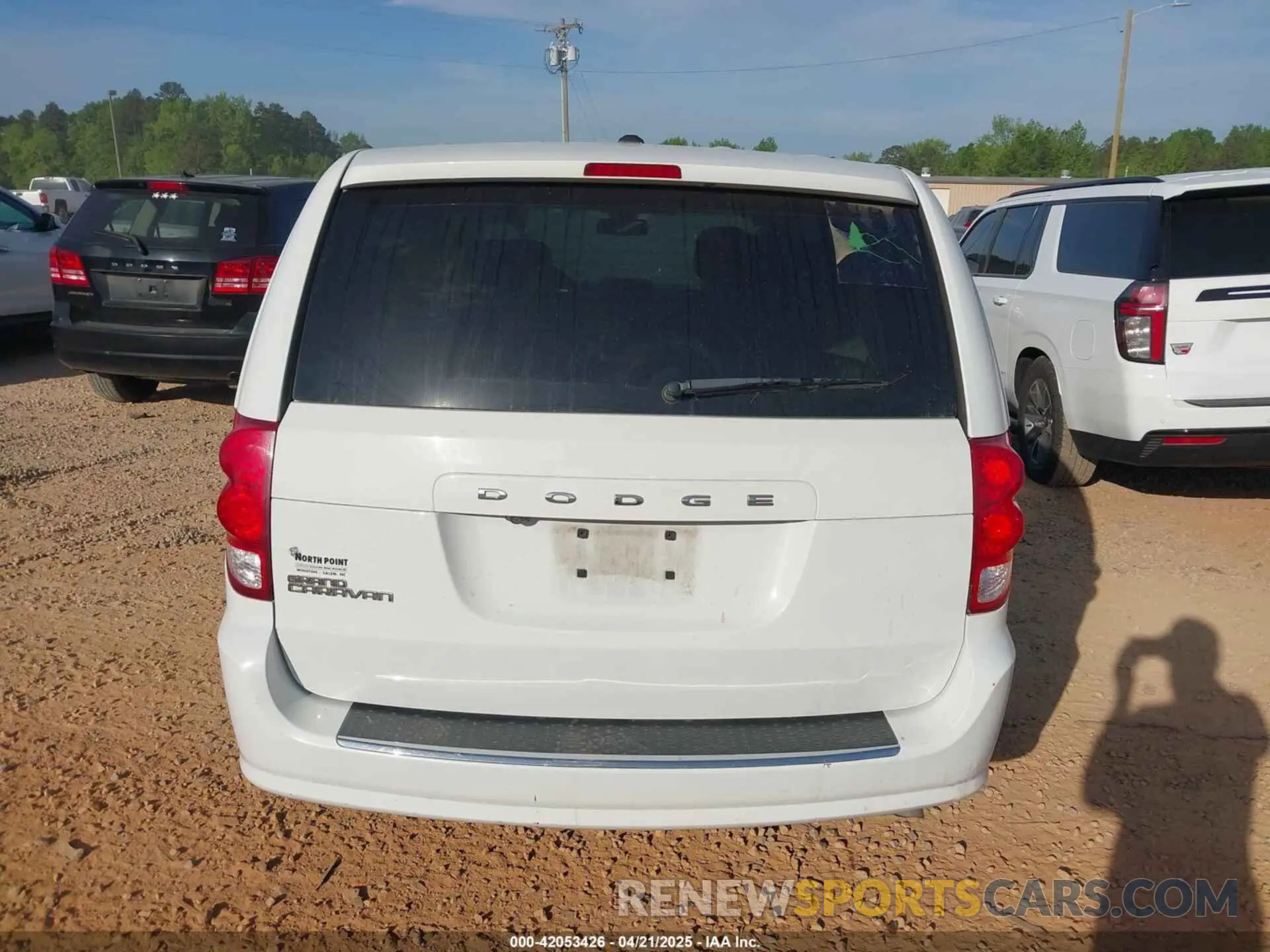 16 Photograph of a damaged car 2C4RDGBG4KR729173 DODGE GRAND CARAVAN 2019
